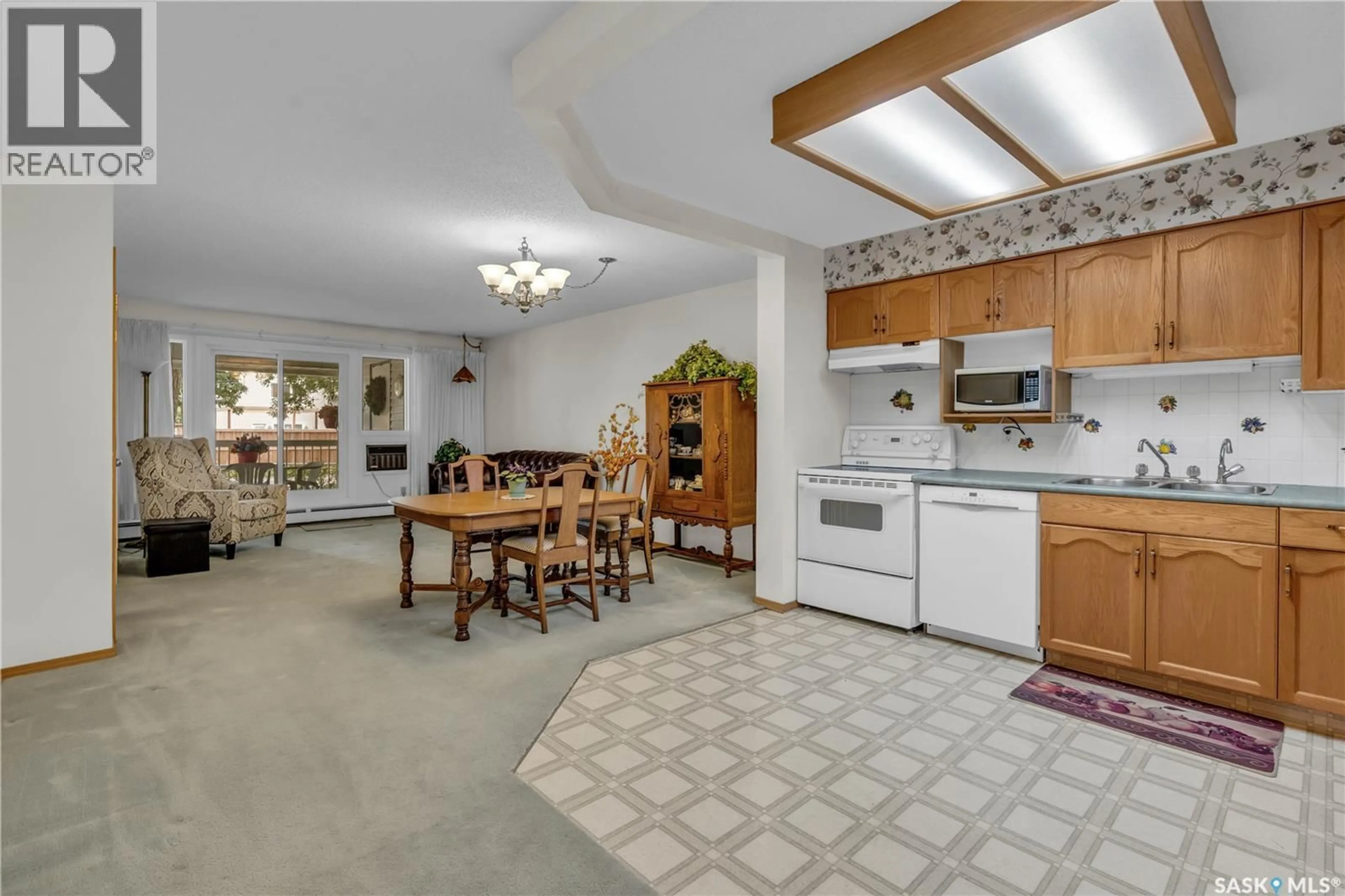 Open concept kitchen, ceramic/tile floor for 960 - 117 ASSINIBOINE AVENUE E, Regina Saskatchewan S4V2P8