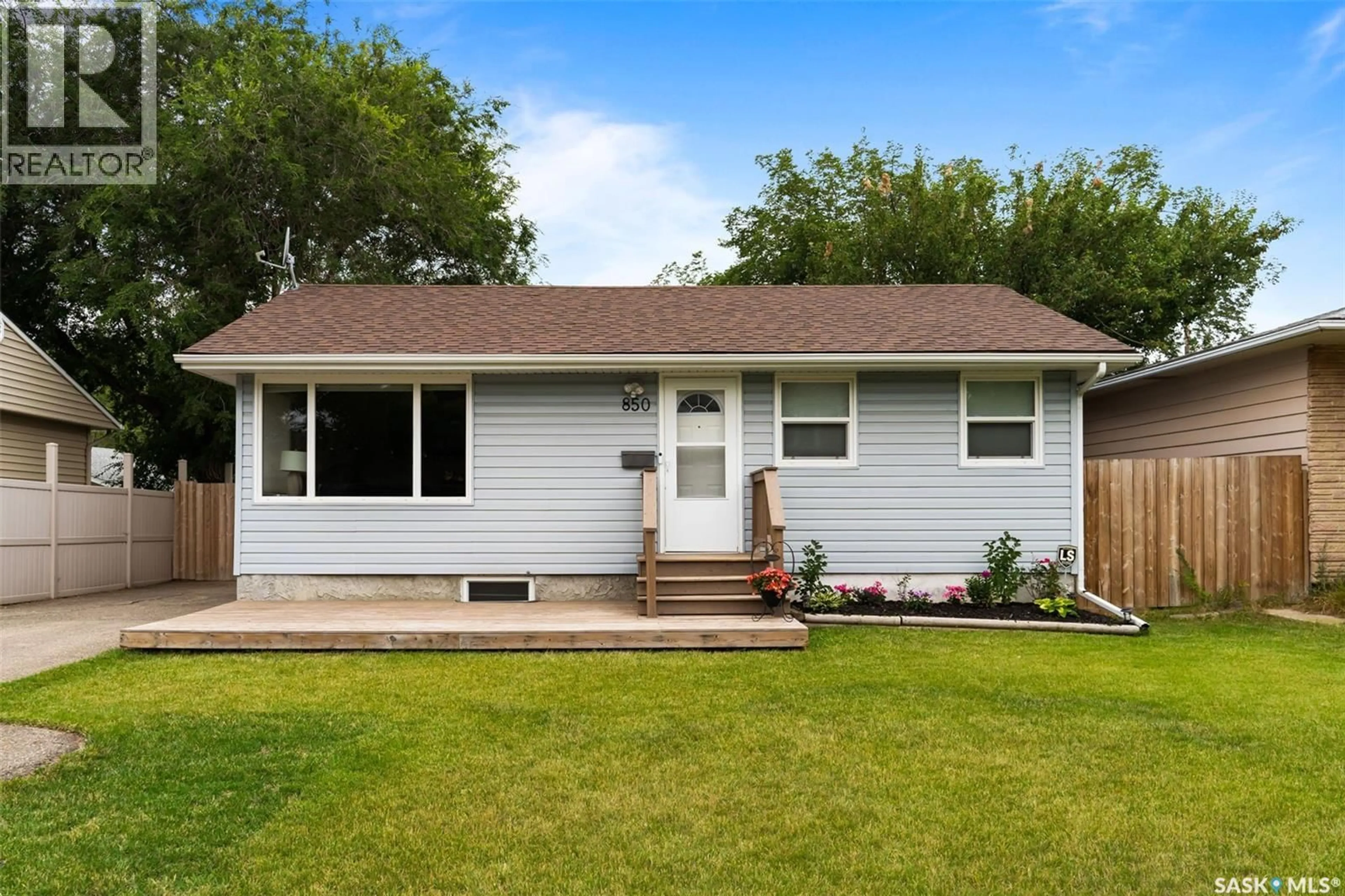 Home with vinyl exterior material, street for 850 CONNAUGHT STREET, Regina Saskatchewan S4T4S4