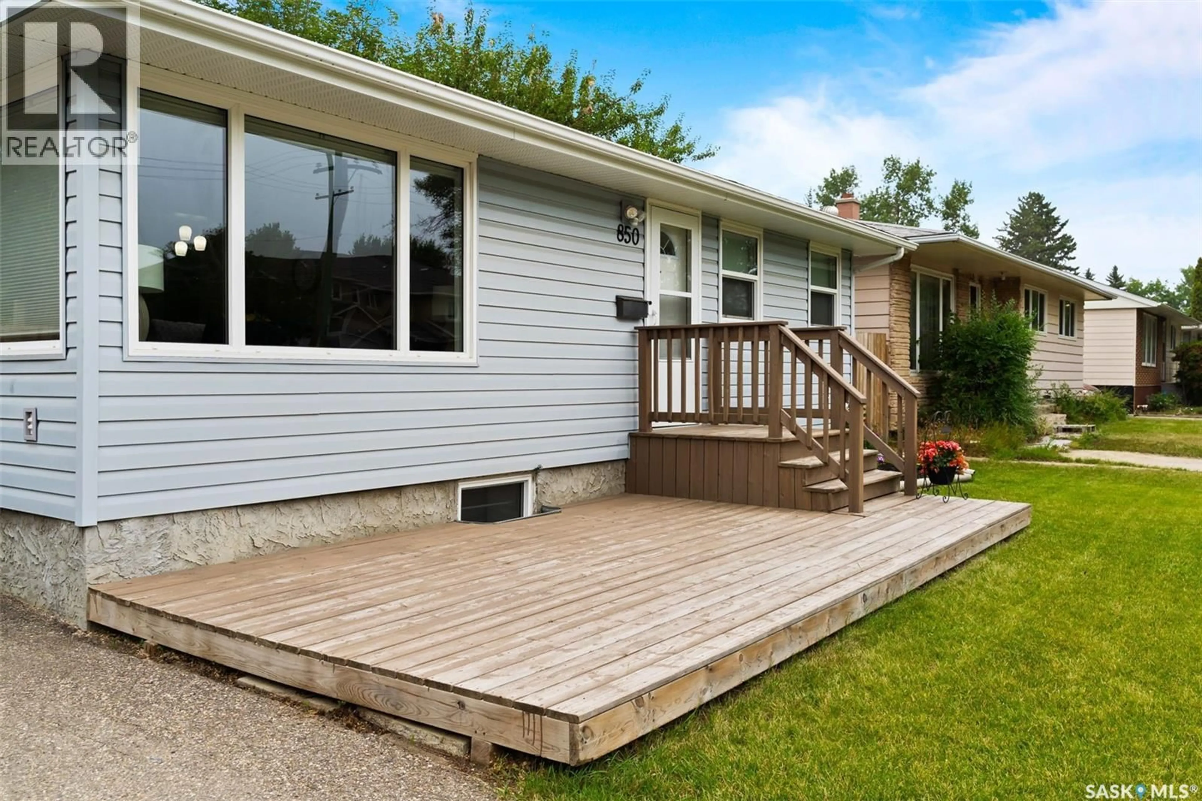 Home with vinyl exterior material, street for 850 CONNAUGHT STREET, Regina Saskatchewan S4T4S4