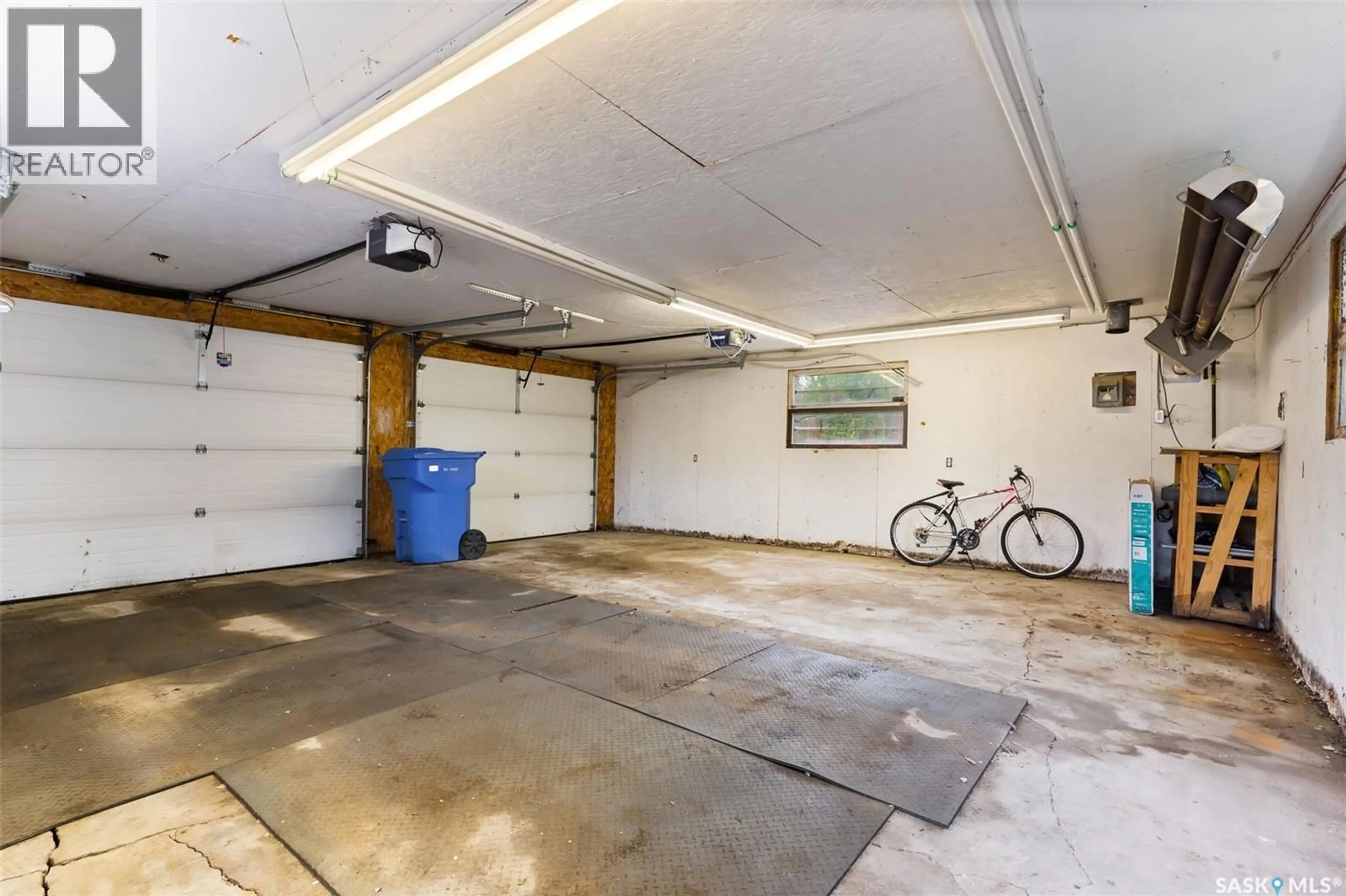 Indoor garage for 850 CONNAUGHT STREET, Regina Saskatchewan S4T4S4