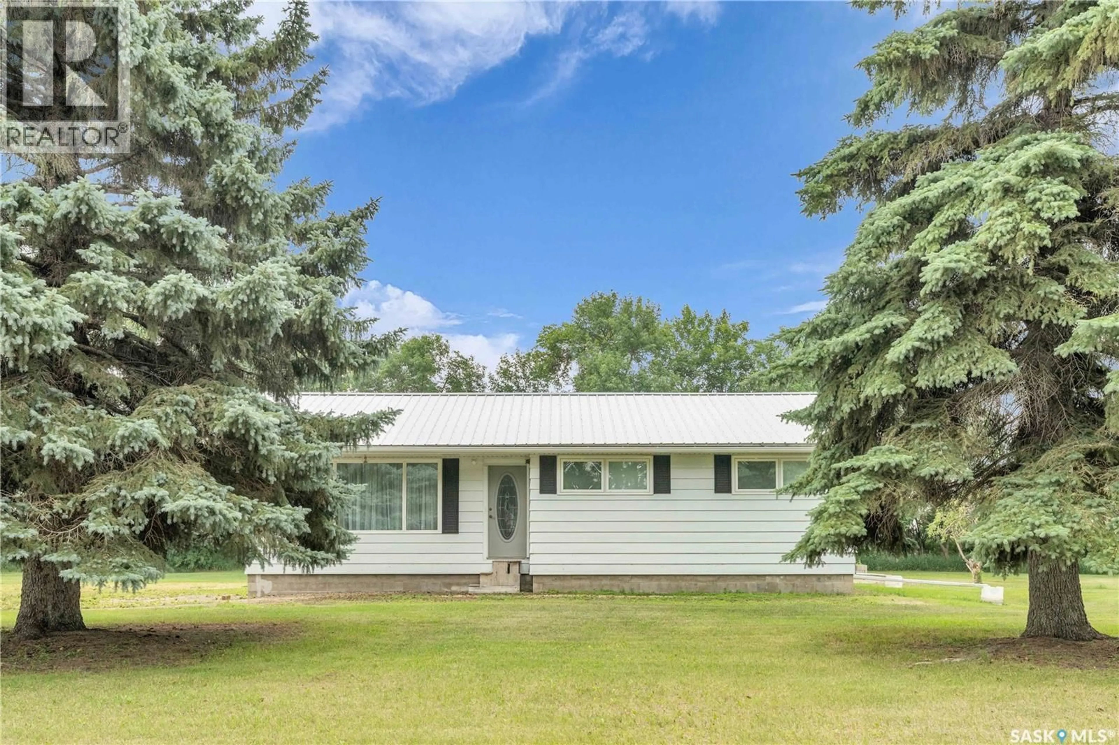 Home with vinyl exterior material, unknown for HAPPY SCHOOL ACREAGE, Lost River Rm No. 313 Saskatchewan S0K0C0