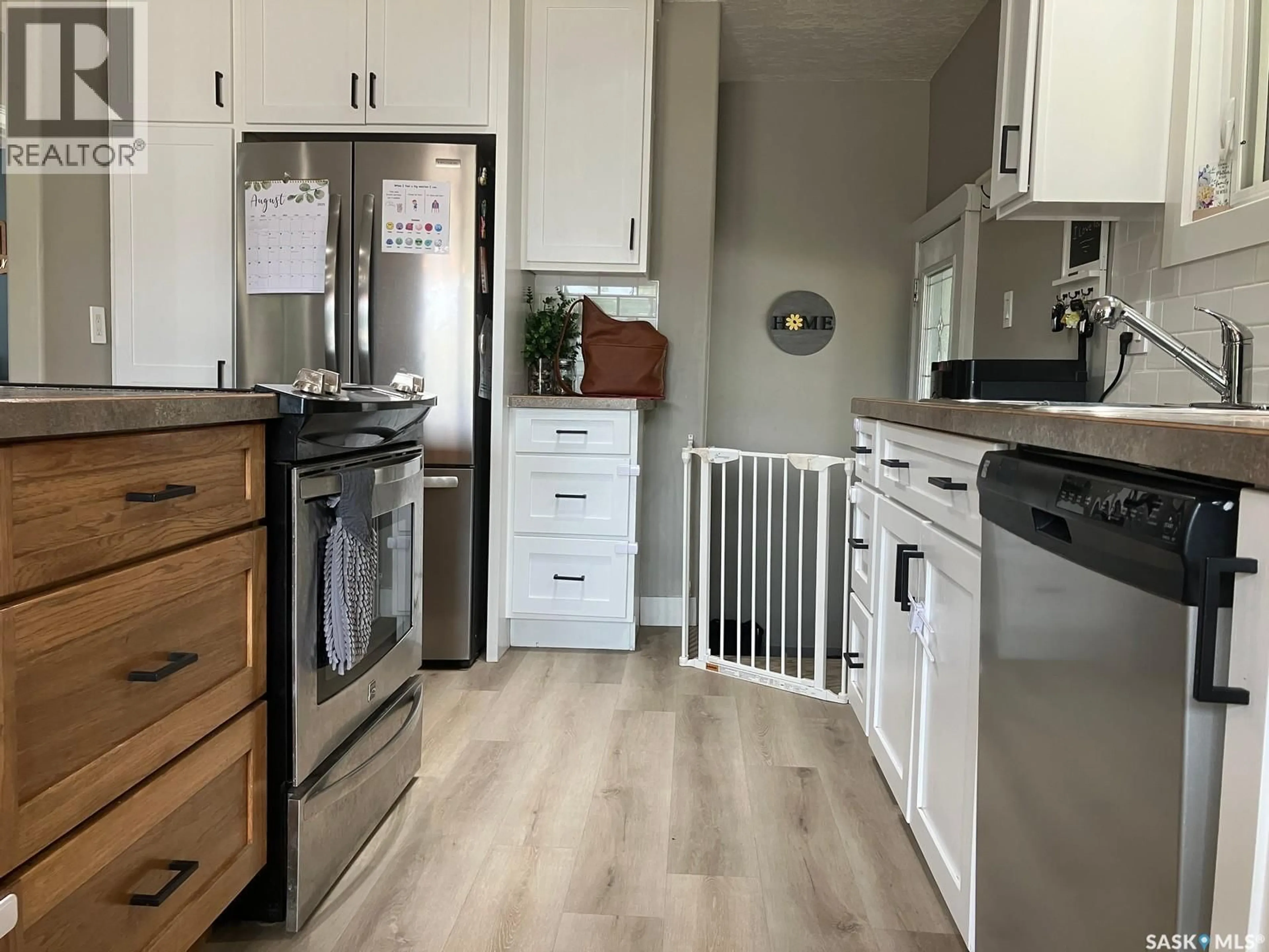 Unknown for 1204 CENTRE STREET, Nipawin Saskatchewan S0E1E0
