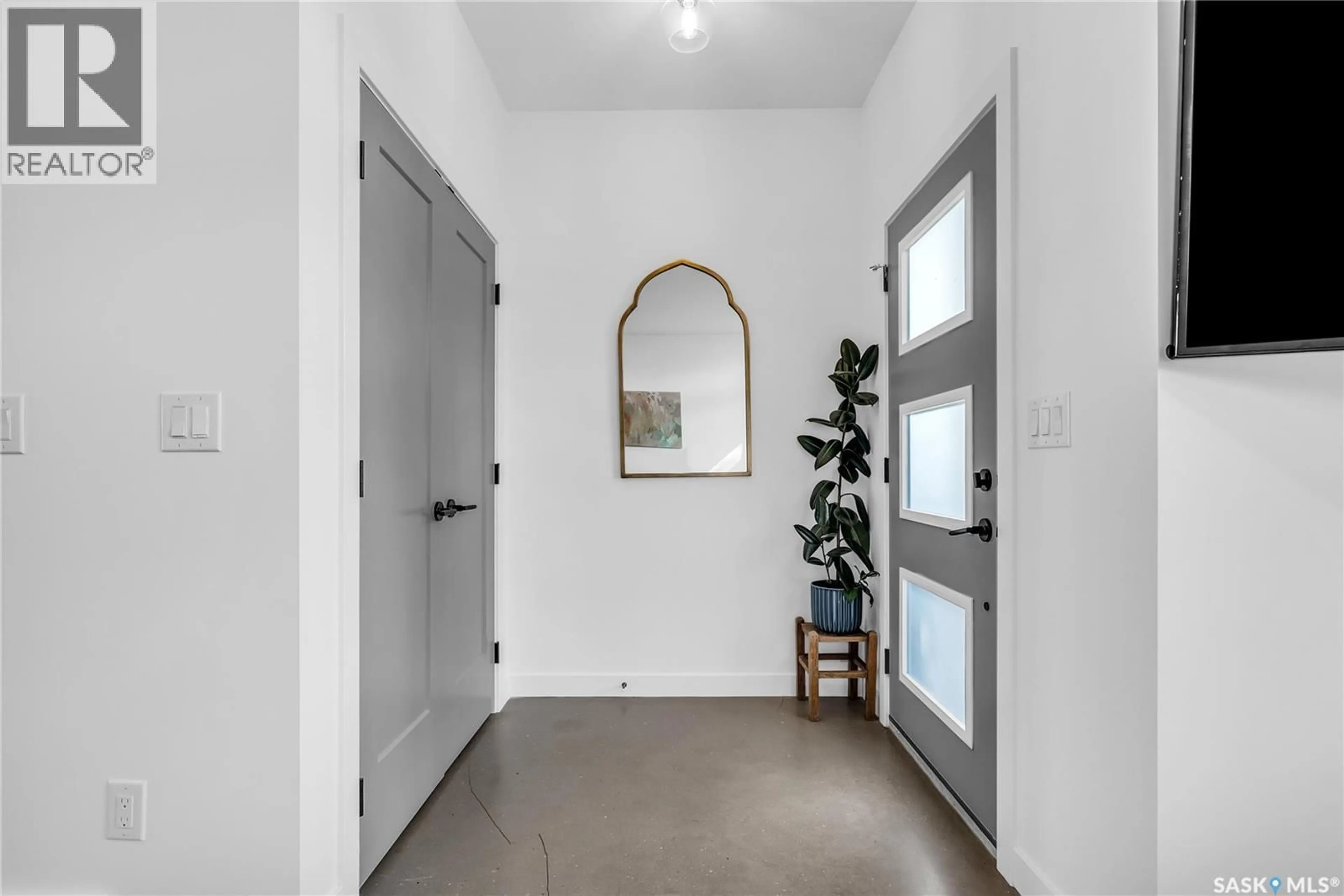 Indoor entryway for 1410 ALEXANDRA AVENUE, Saskatoon Saskatchewan S7K3B9
