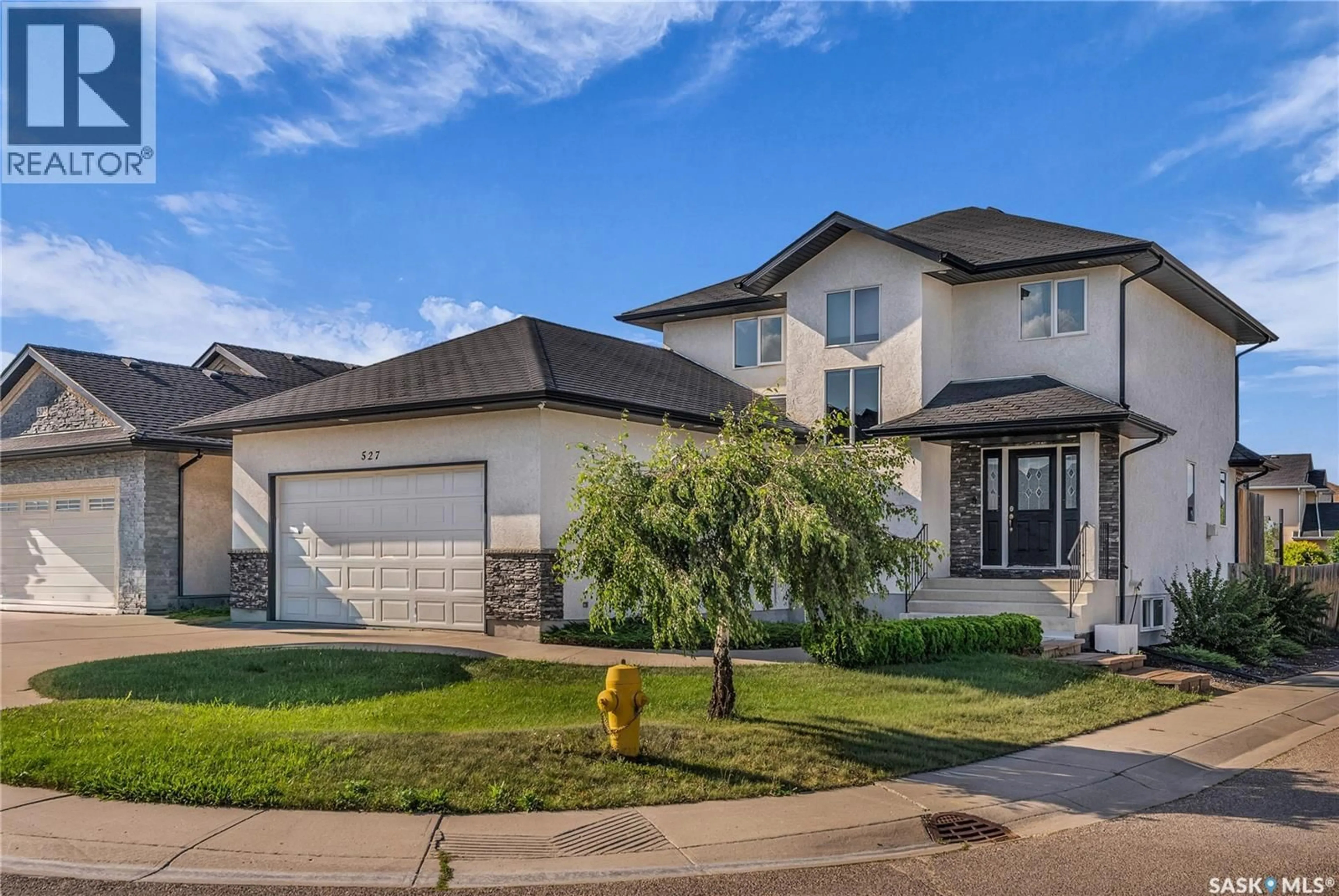 Home with vinyl exterior material, street for 527 SHEPHERD CRESCENT, Saskatoon Saskatchewan S7W0B3