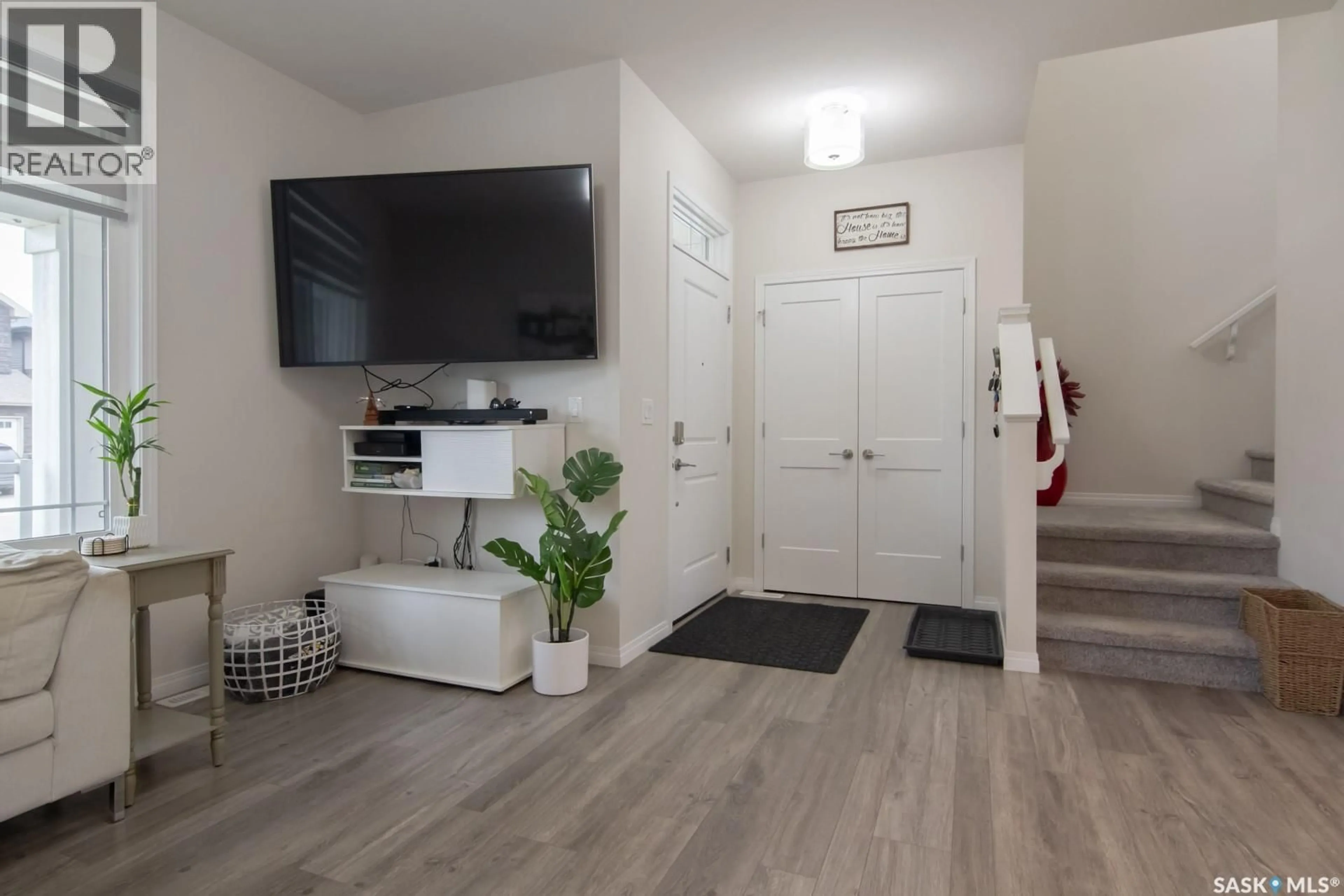 Indoor entryway for 152 DUBOIS CRESCENT, Saskatoon Saskatchewan S7V0R5