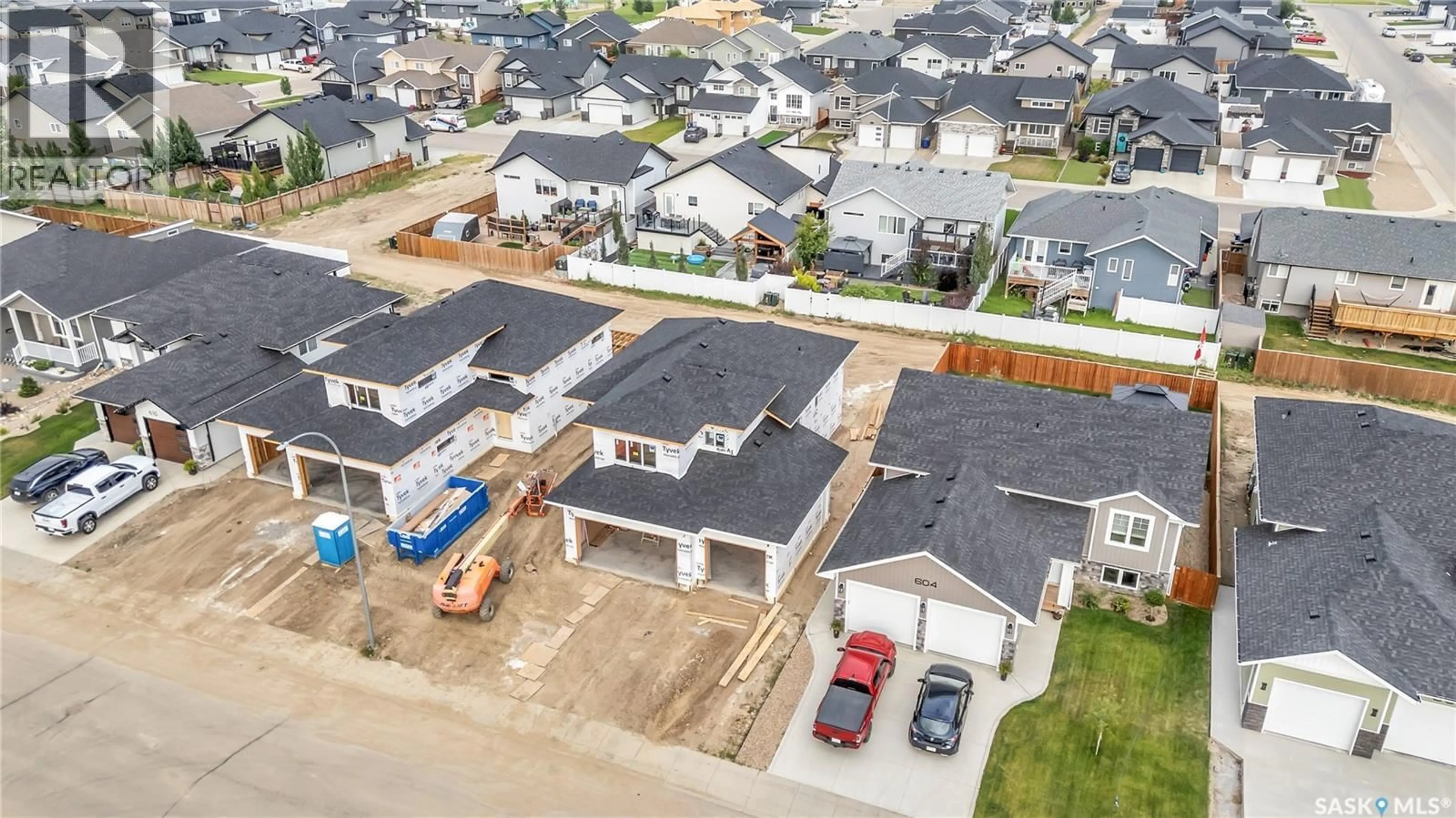A pic from outside/outdoor area/front of a property/back of a property/a pic from drone, street for 606 BALLESTEROS CRESCENT, Warman Saskatchewan S0K4S4