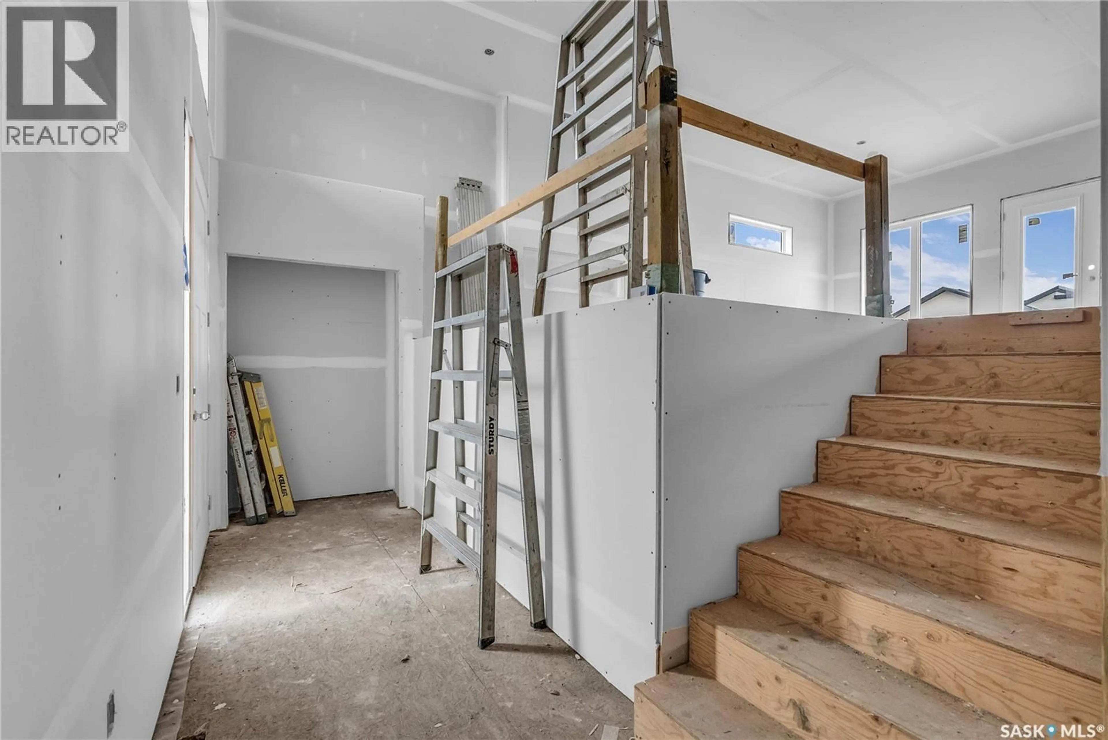 Stairs for 606 BALLESTEROS CRESCENT, Warman Saskatchewan S0K4S4
