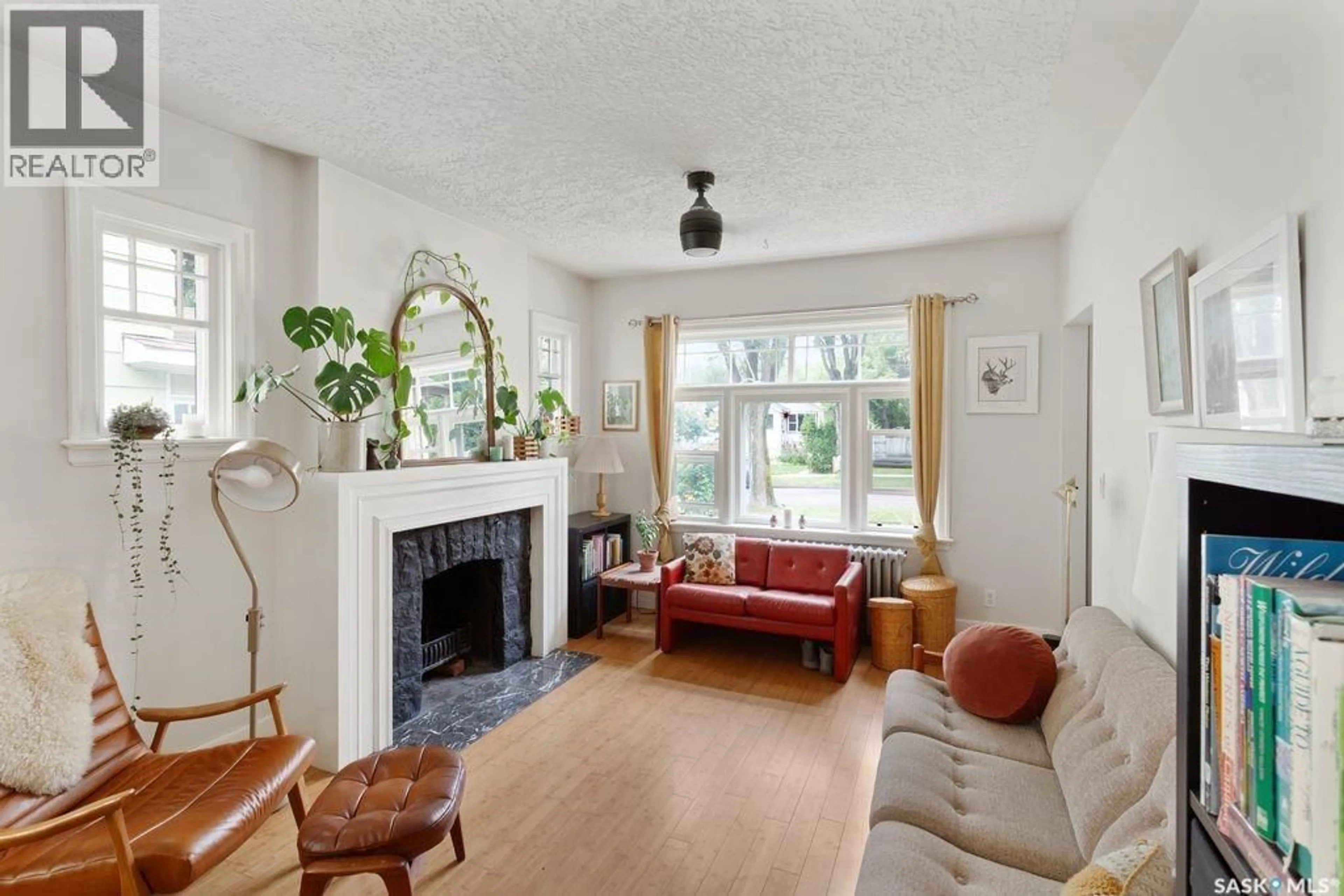 Living room with furniture, unknown for 314 E AVENUE N, Saskatoon Saskatchewan S7L1R8