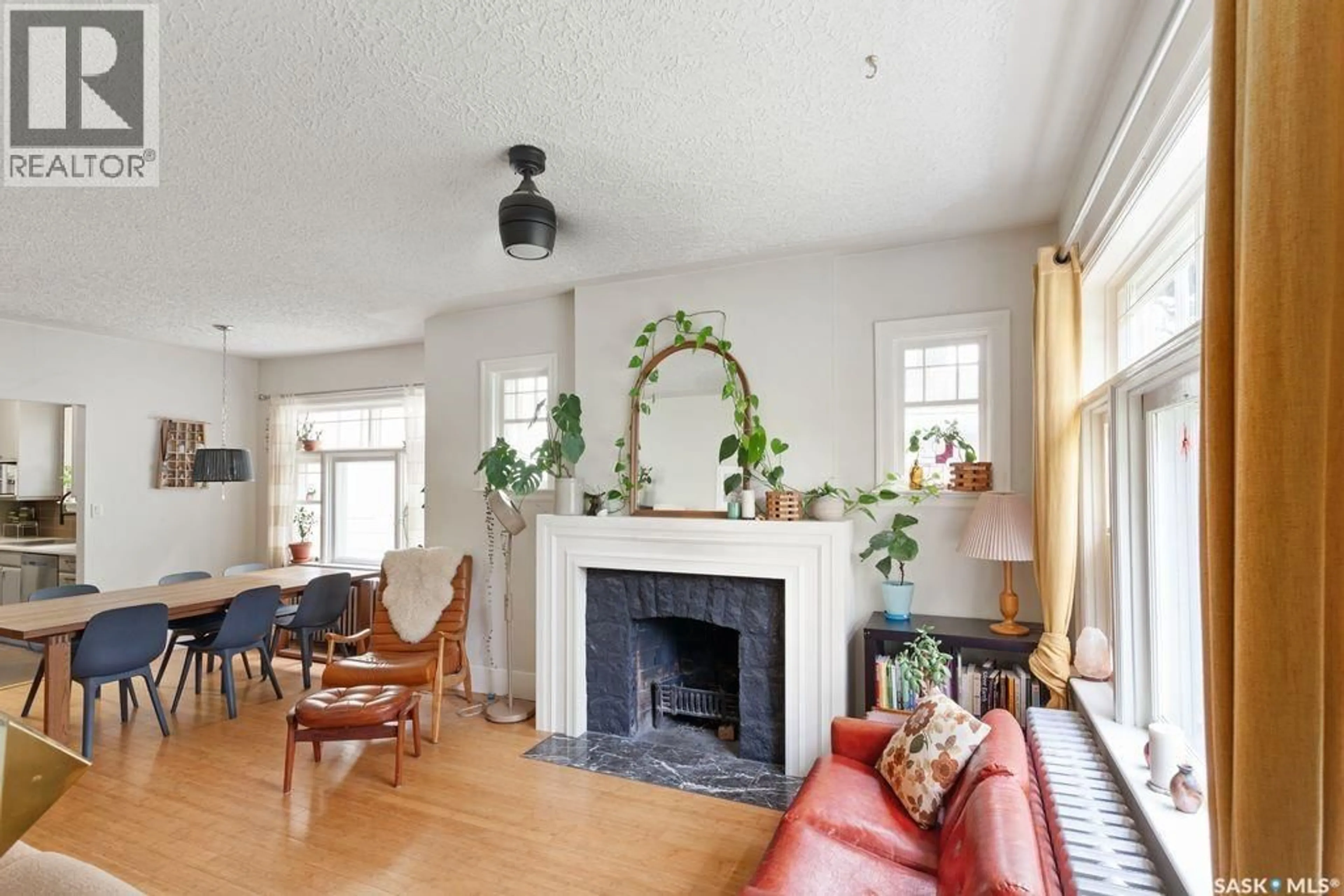 Living room with furniture, unknown for 314 E AVENUE N, Saskatoon Saskatchewan S7L1R8