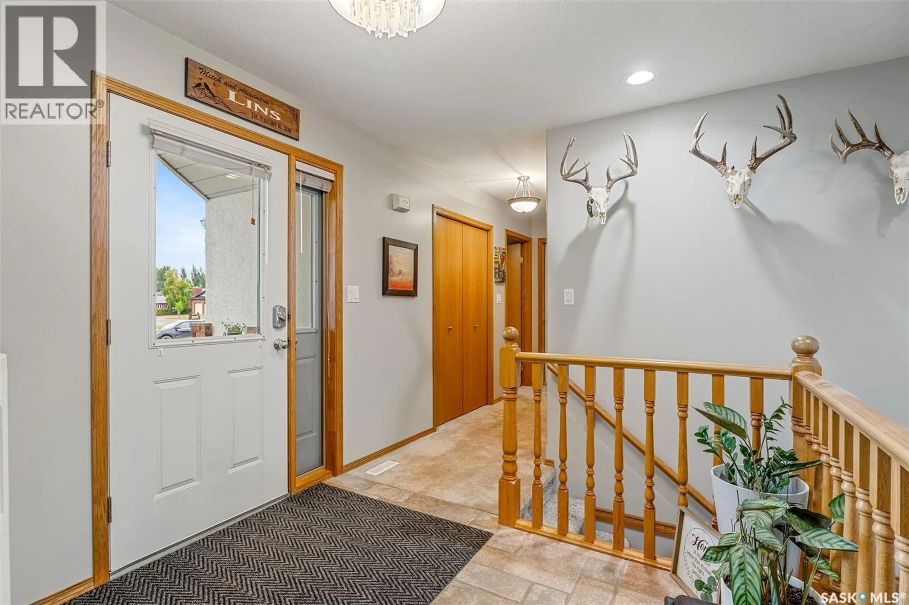 Indoor foyer for 706 13TH AVENUE, Humboldt Saskatchewan S0K2A0