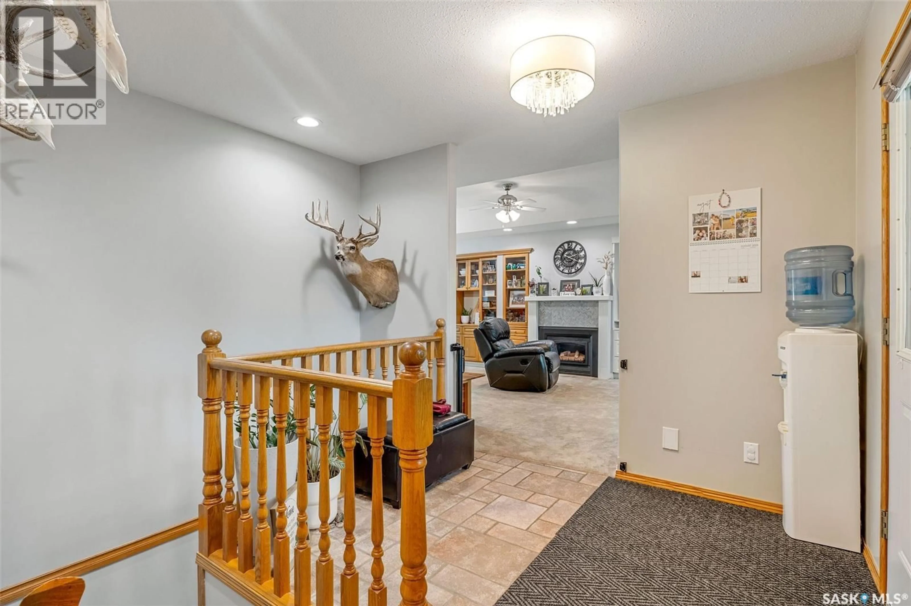 Indoor foyer for 706 13TH AVENUE, Humboldt Saskatchewan S0K2A0