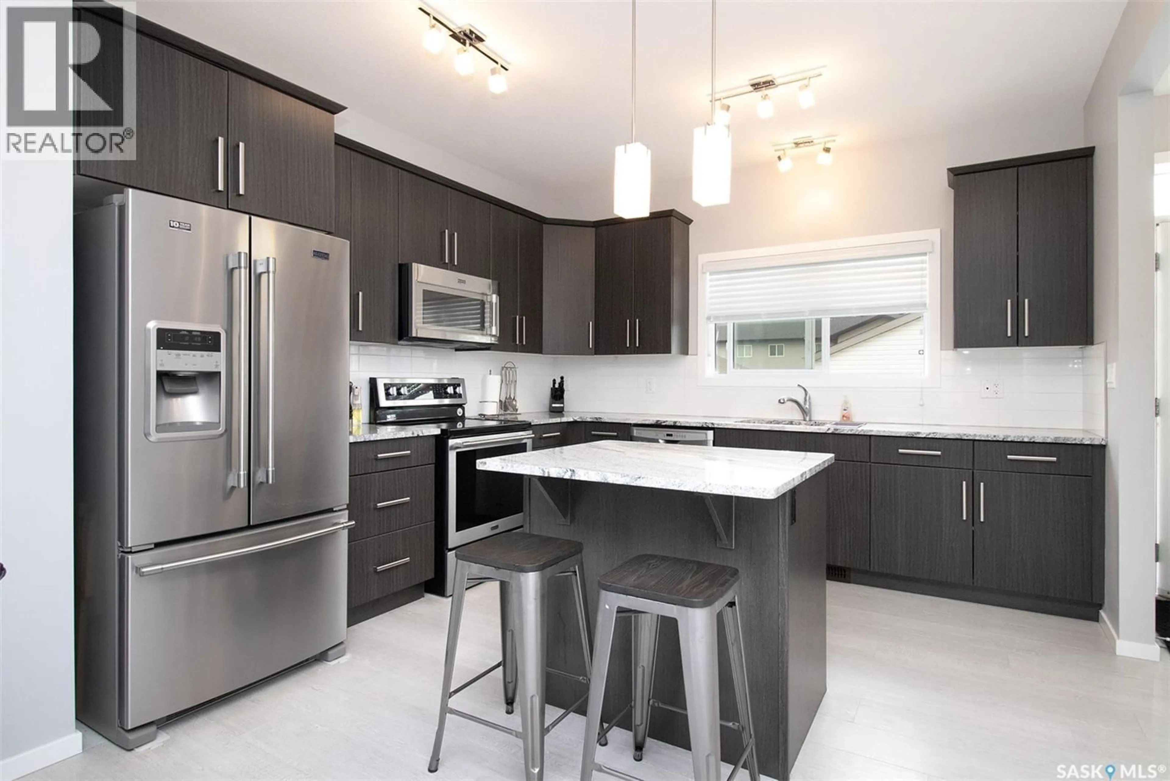 Contemporary kitchen, ceramic/tile floor for 5424 GREEN SILVERBERRY DRIVE, Regina Saskatchewan S4V3M4