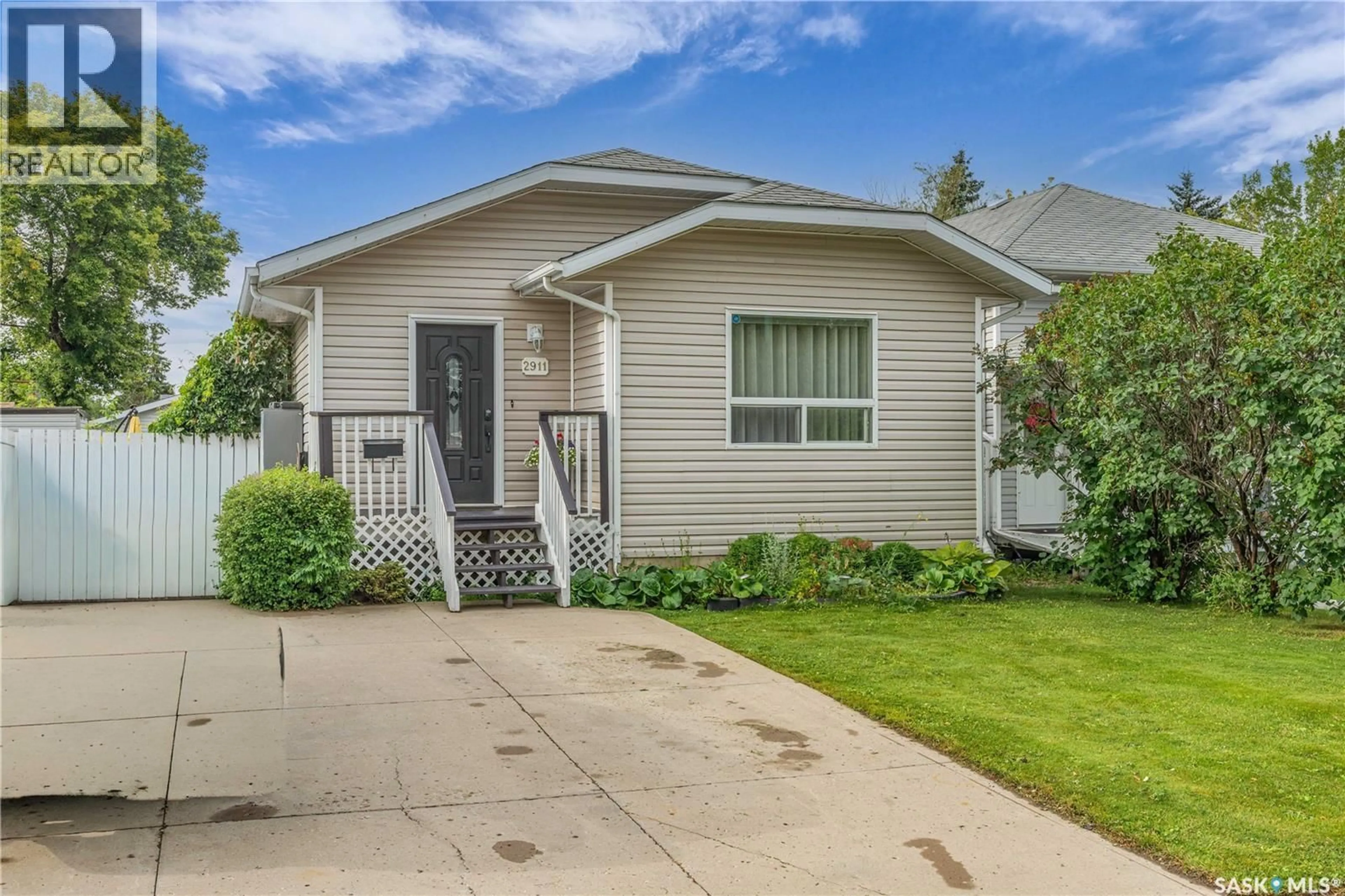 Home with vinyl exterior material, street for 2911 18TH STREET, Saskatoon Saskatchewan S7M4B1