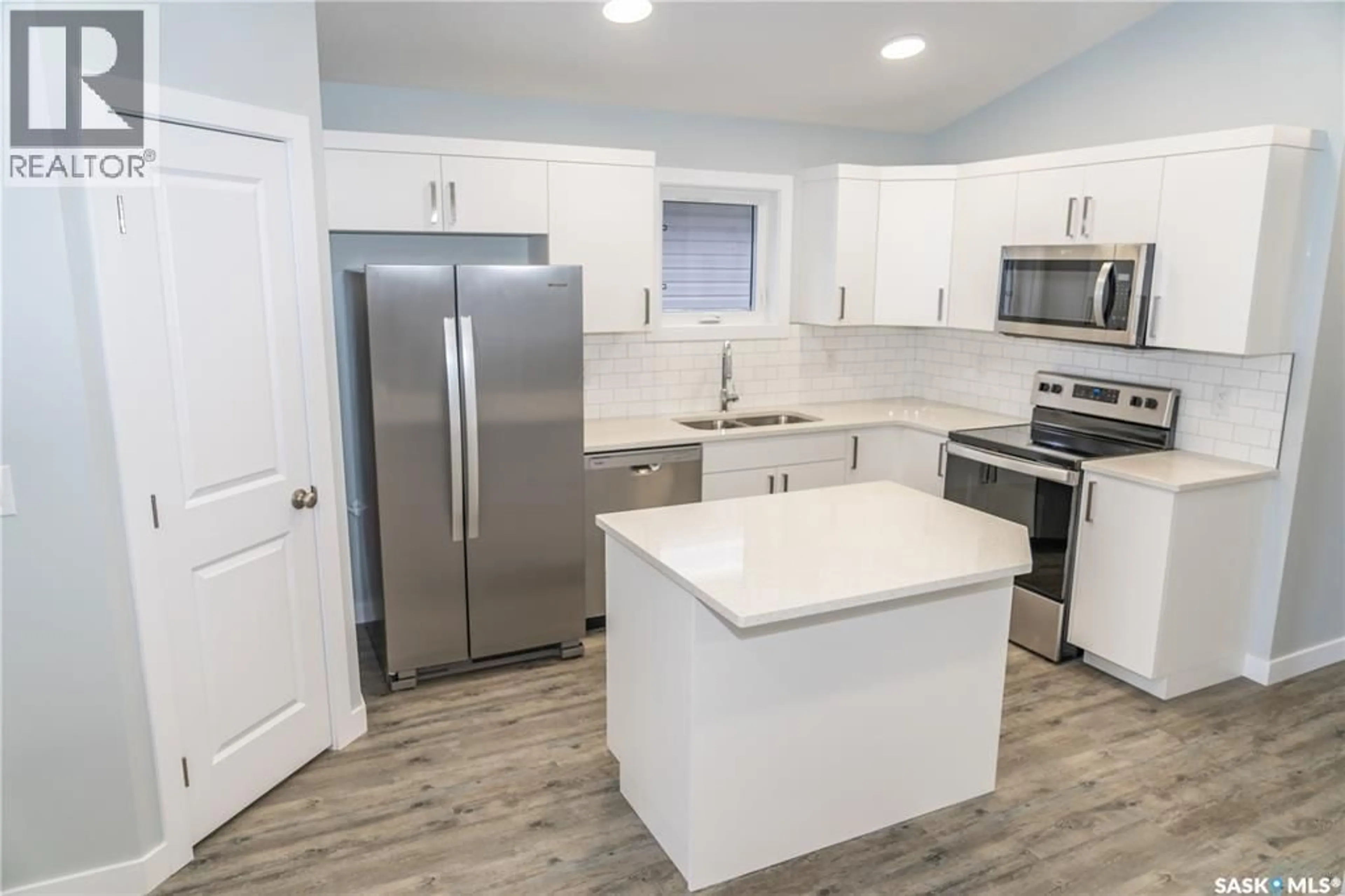 Open concept kitchen, unknown for 879 BRIGHTON BOULEVARD, Saskatoon Saskatchewan S7W0Y4