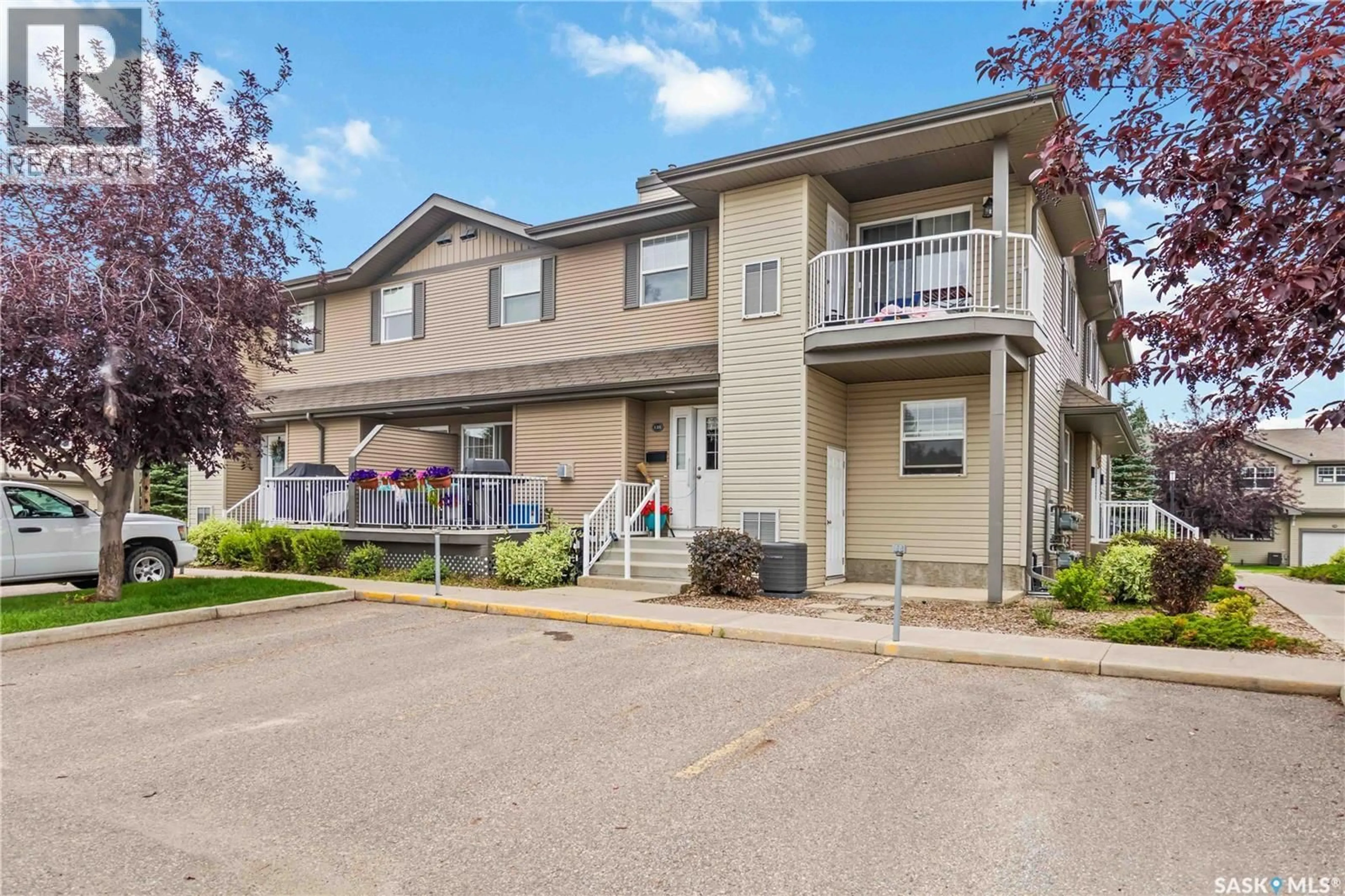 Patio, street for 410 - 128 STENSRUD ROAD, Saskatoon Saskatchewan S7W0B7