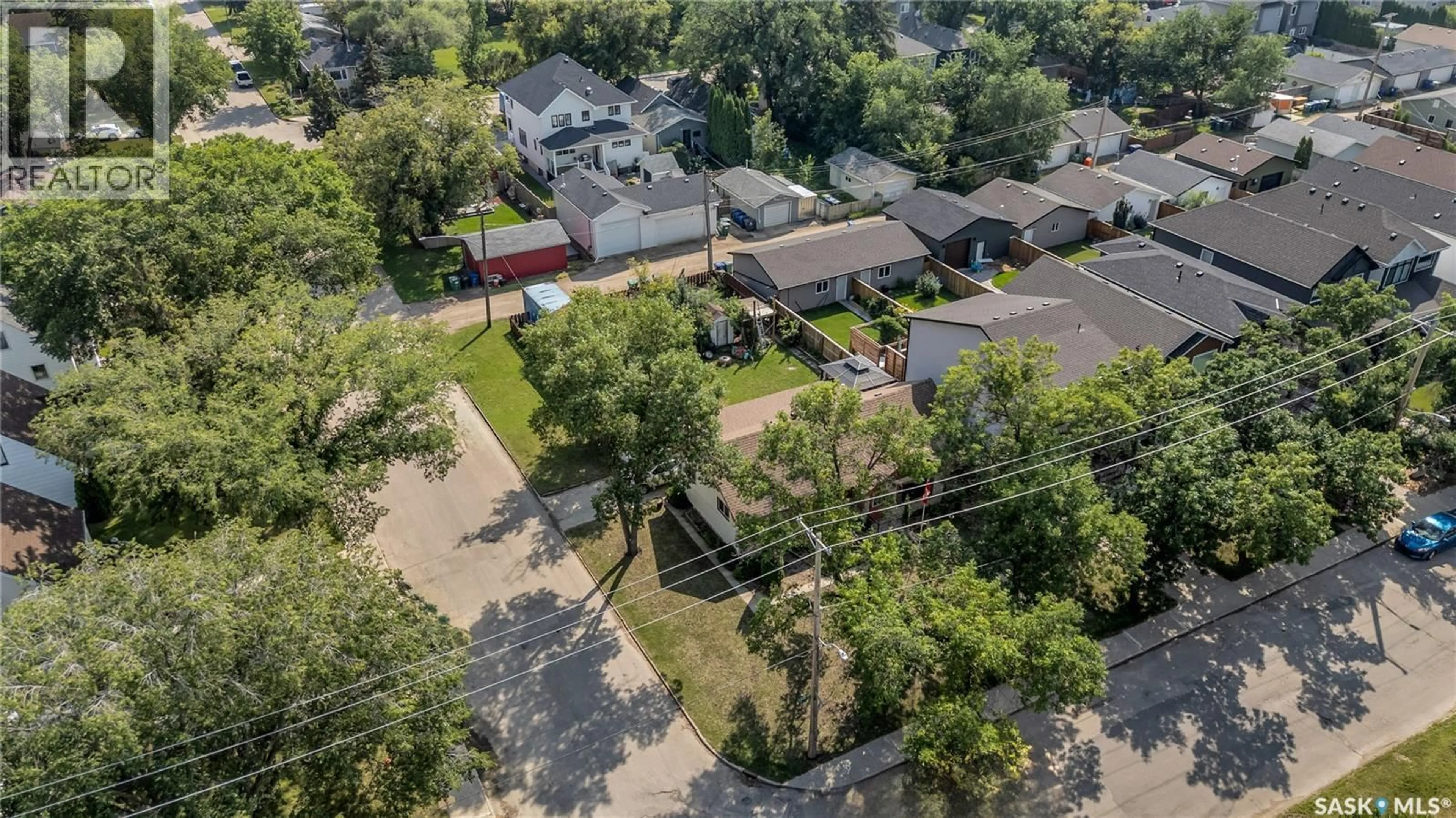 A pic from outside/outdoor area/front of a property/back of a property/a pic from drone, street for 923 OSBORNE STREET, Saskatoon Saskatchewan S7K0Y6