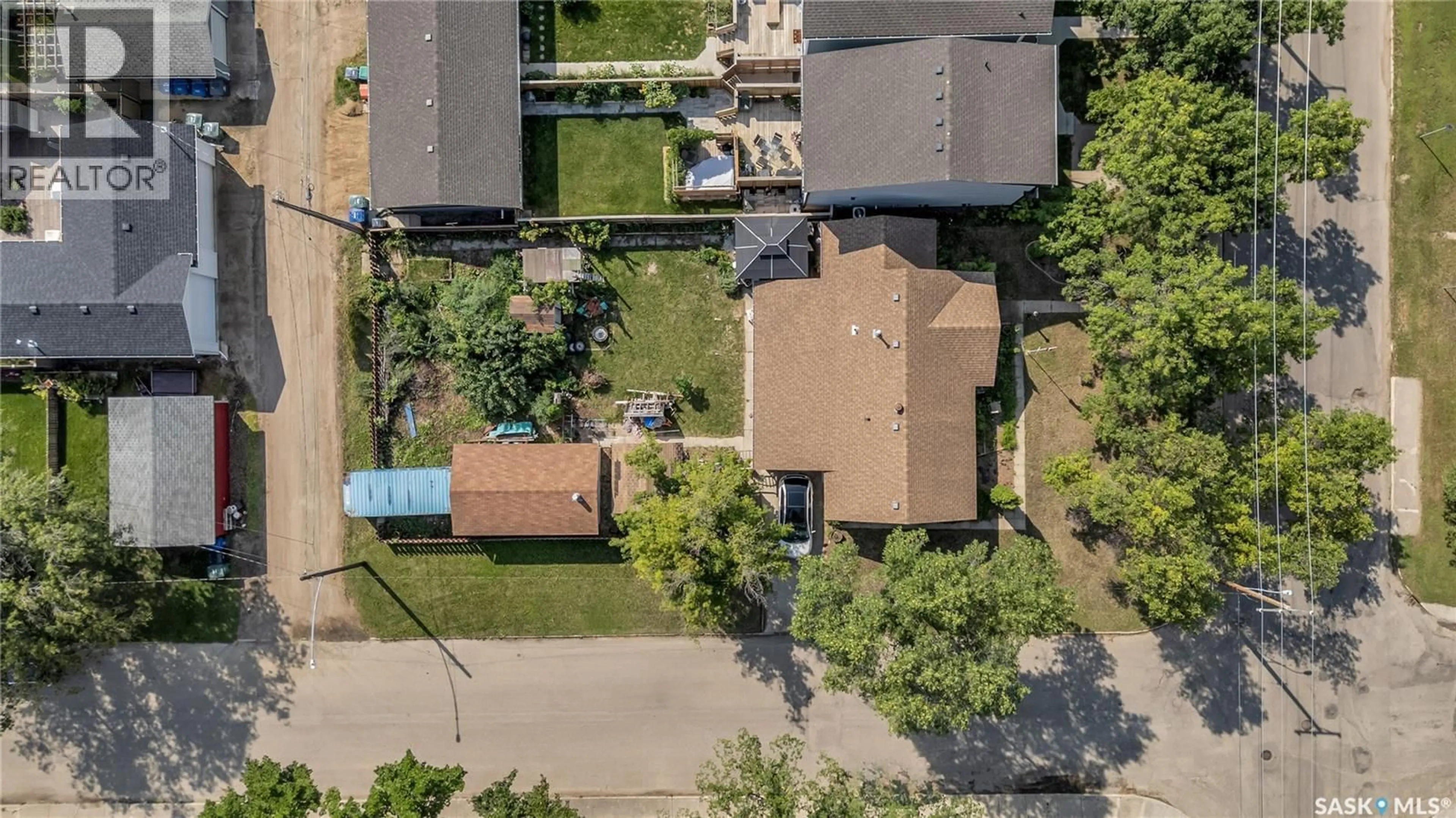 A pic from outside/outdoor area/front of a property/back of a property/a pic from drone, street for 923 OSBORNE STREET, Saskatoon Saskatchewan S7K0Y6