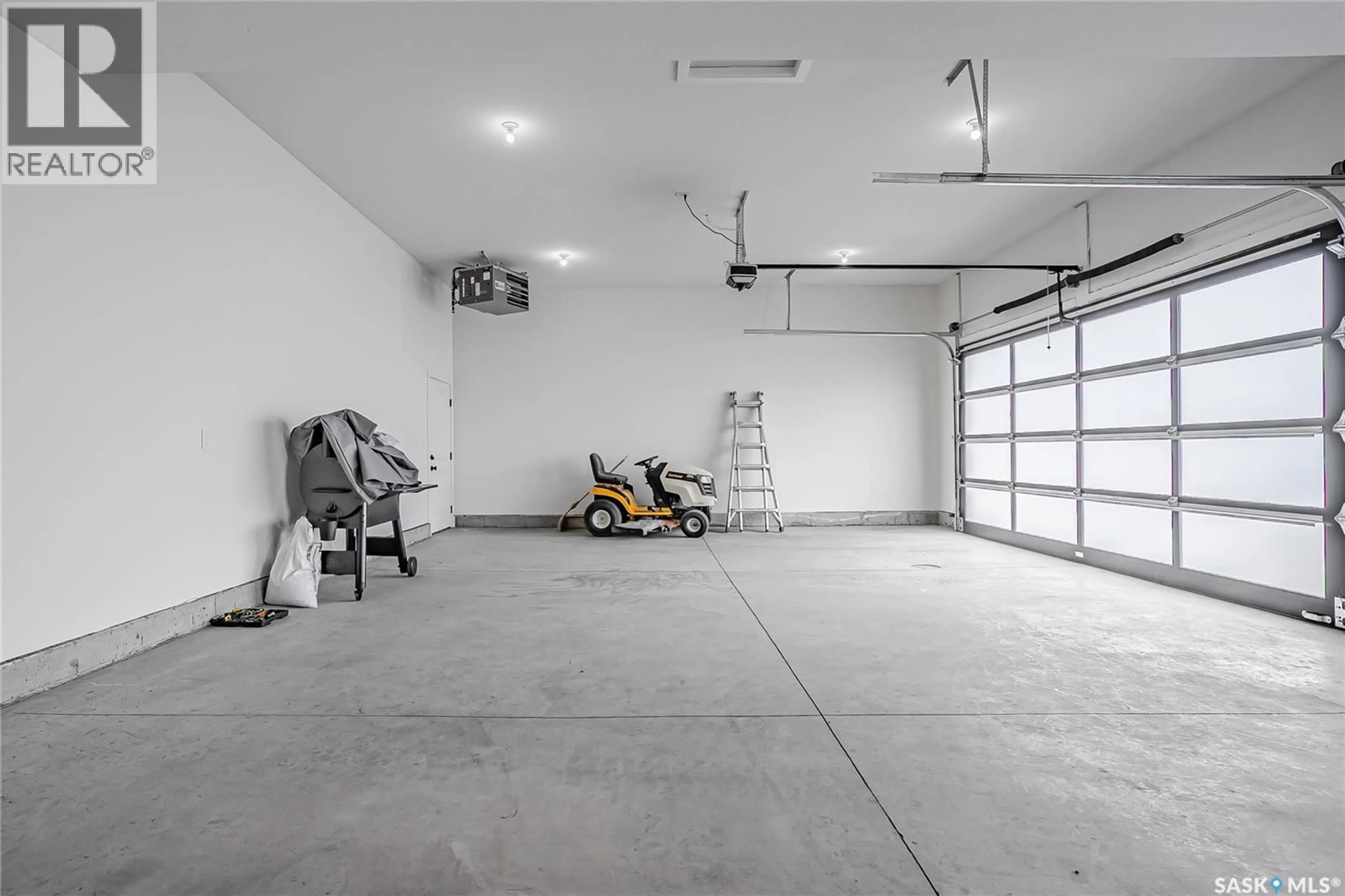 Indoor garage for 351 EDGEMONT CRESCENT, Corman Park Rm No. 344 Saskatchewan S7T1A2