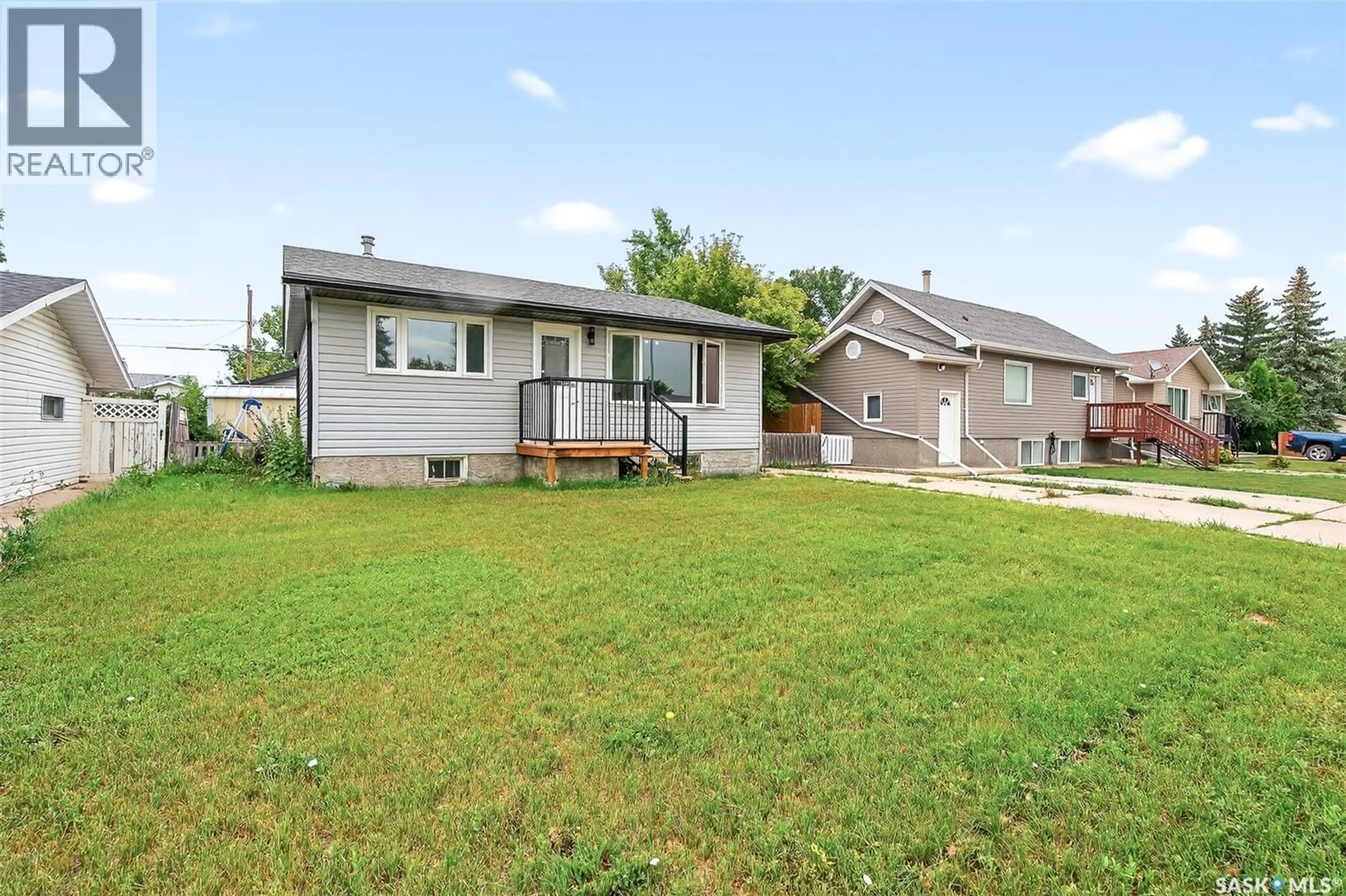 Home with vinyl exterior material, street for 1114 CARIBOU STREET, Moose Jaw Saskatchewan S6H7K6