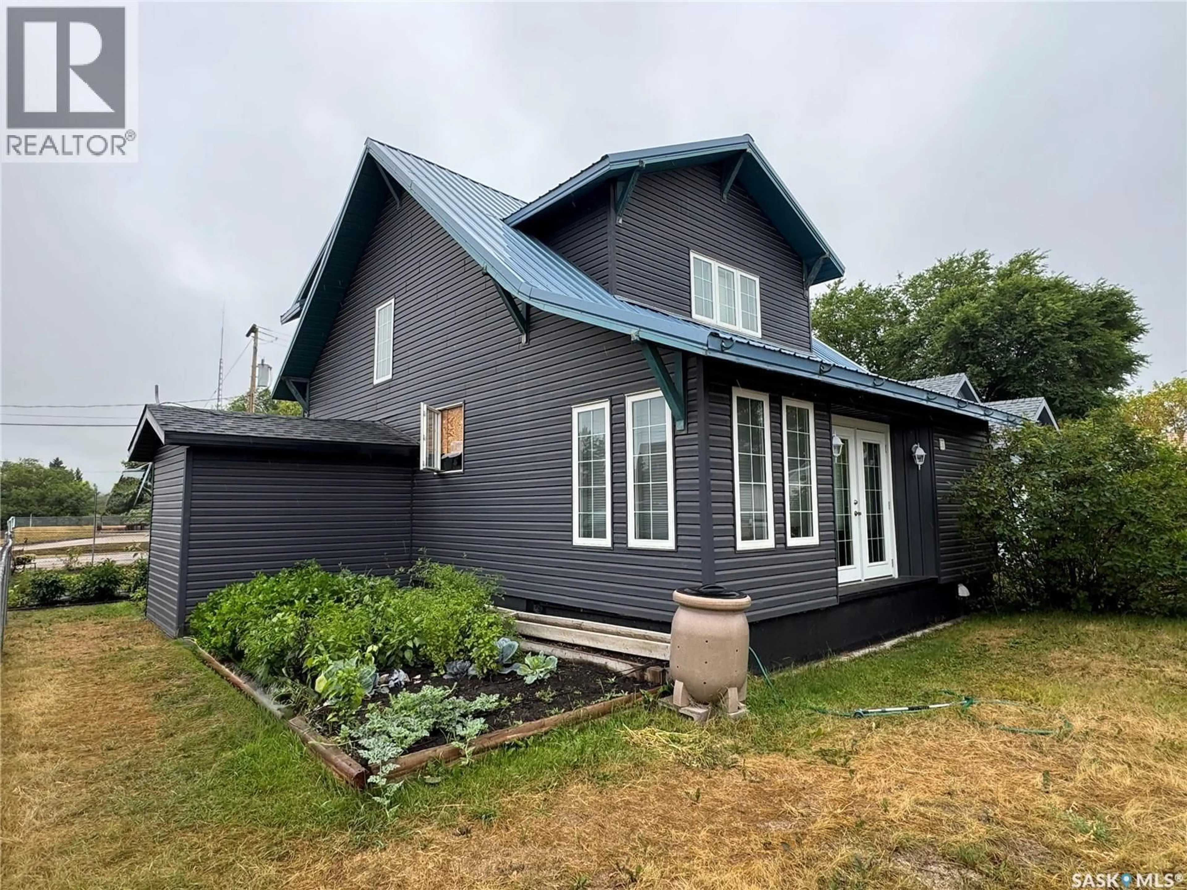 Home with vinyl exterior material, unknown for 415 PRINCE STREET, Hudson Bay Saskatchewan S0E0Y0
