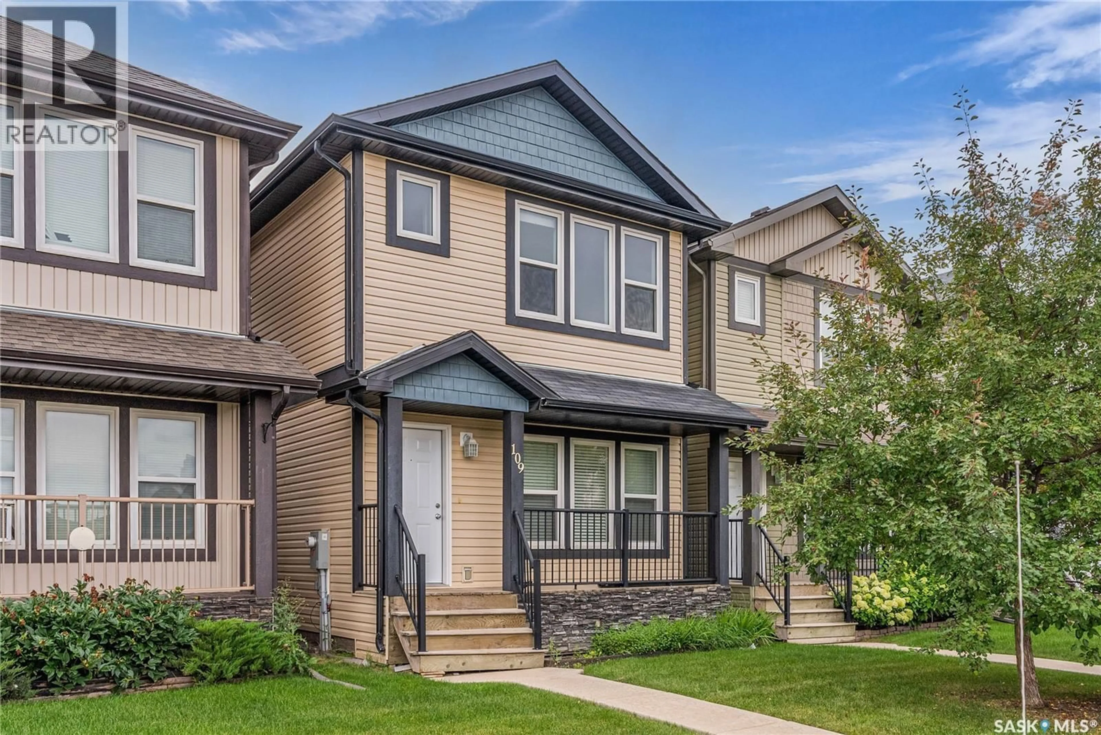 Home with vinyl exterior material, street for 109 315 HAMPTON CIRCLE, Saskatoon Saskatchewan S7R0J7