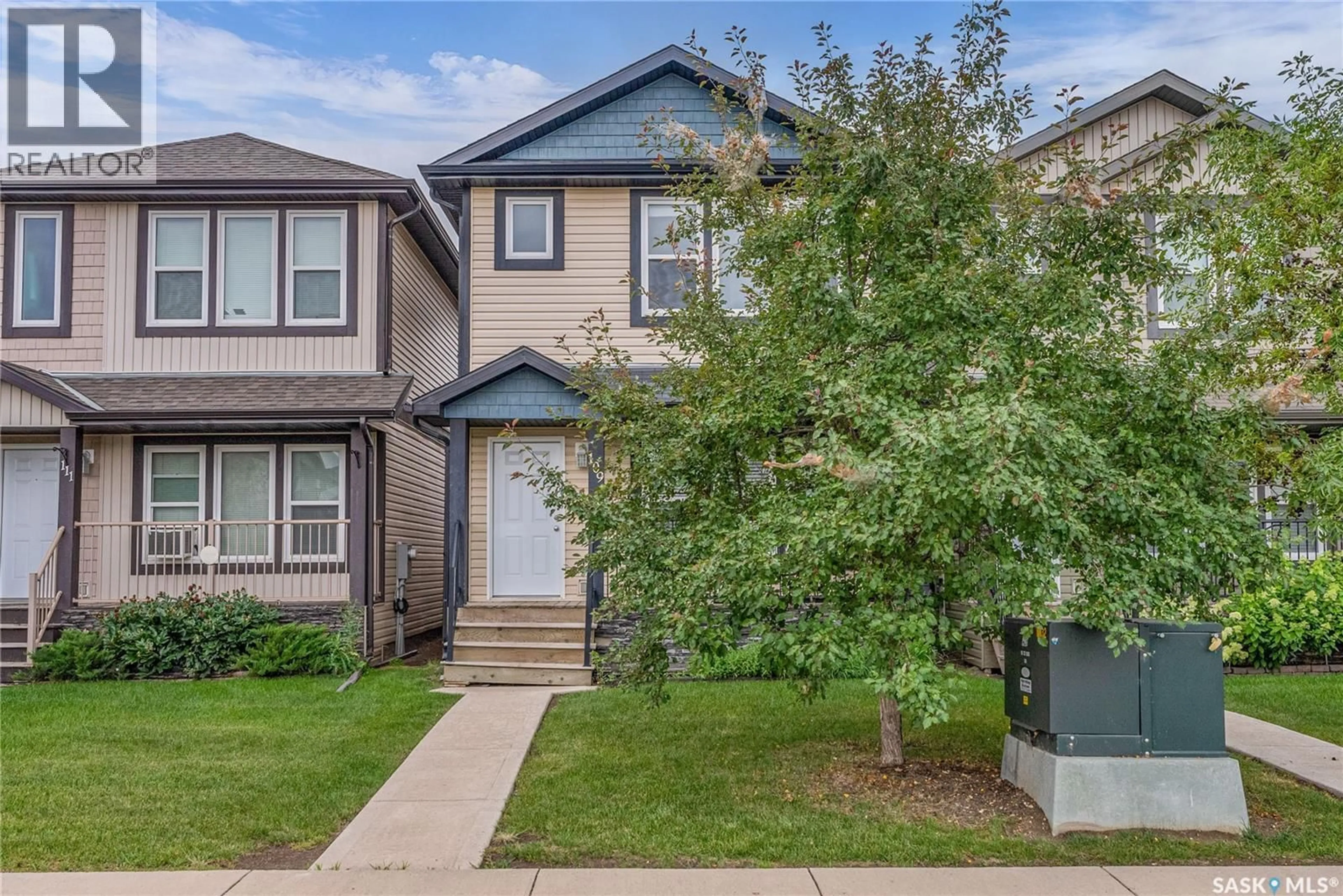Home with vinyl exterior material, street for 109 315 HAMPTON CIRCLE, Saskatoon Saskatchewan S7R0J7
