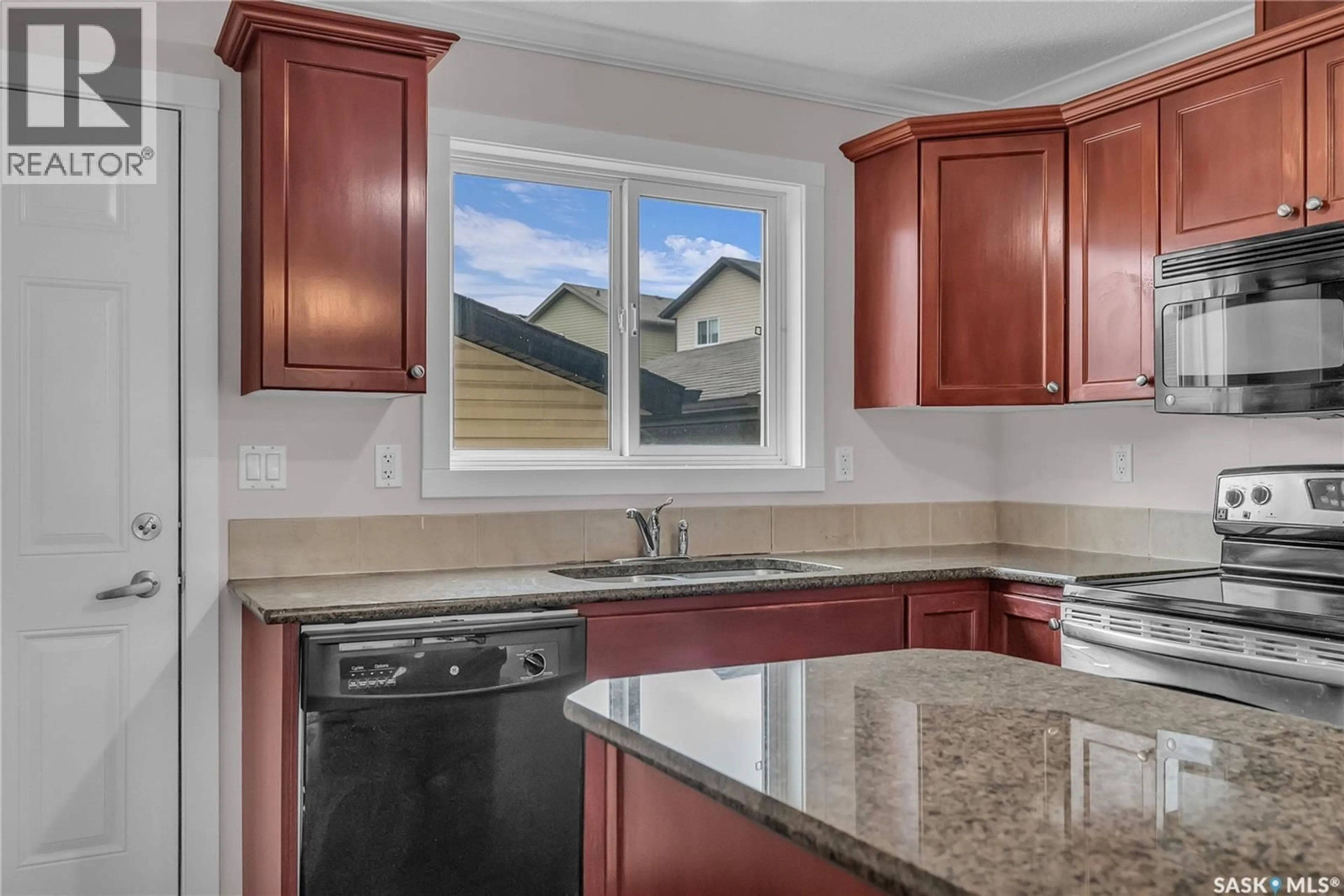 Open concept kitchen, ceramic/tile floor for 109 315 HAMPTON CIRCLE, Saskatoon Saskatchewan S7R0J7
