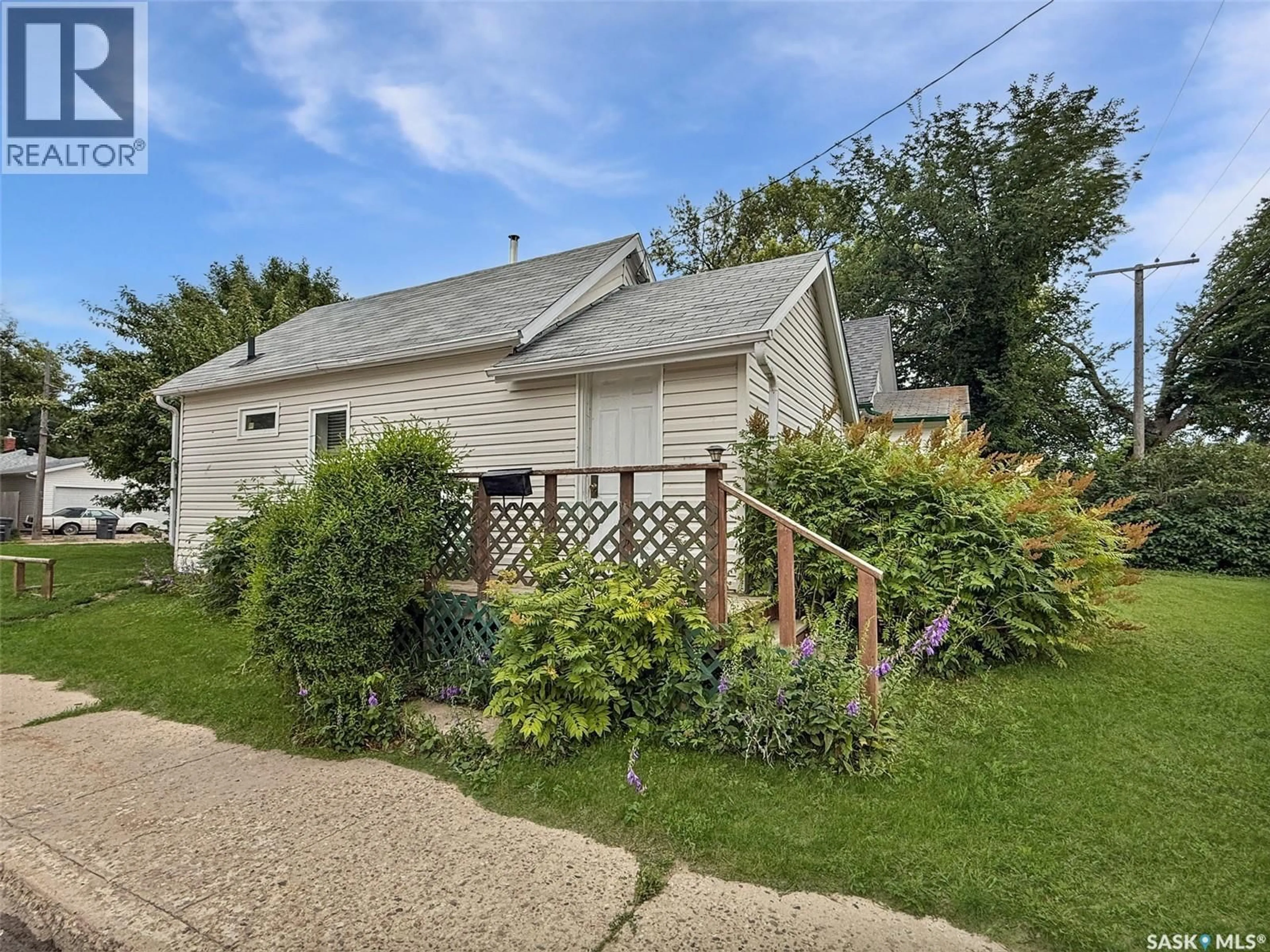 A pic from outside/outdoor area/front of a property/back of a property/a pic from drone, street for 245 8TH AVENUE, Swift Current Saskatchewan S9H2P5