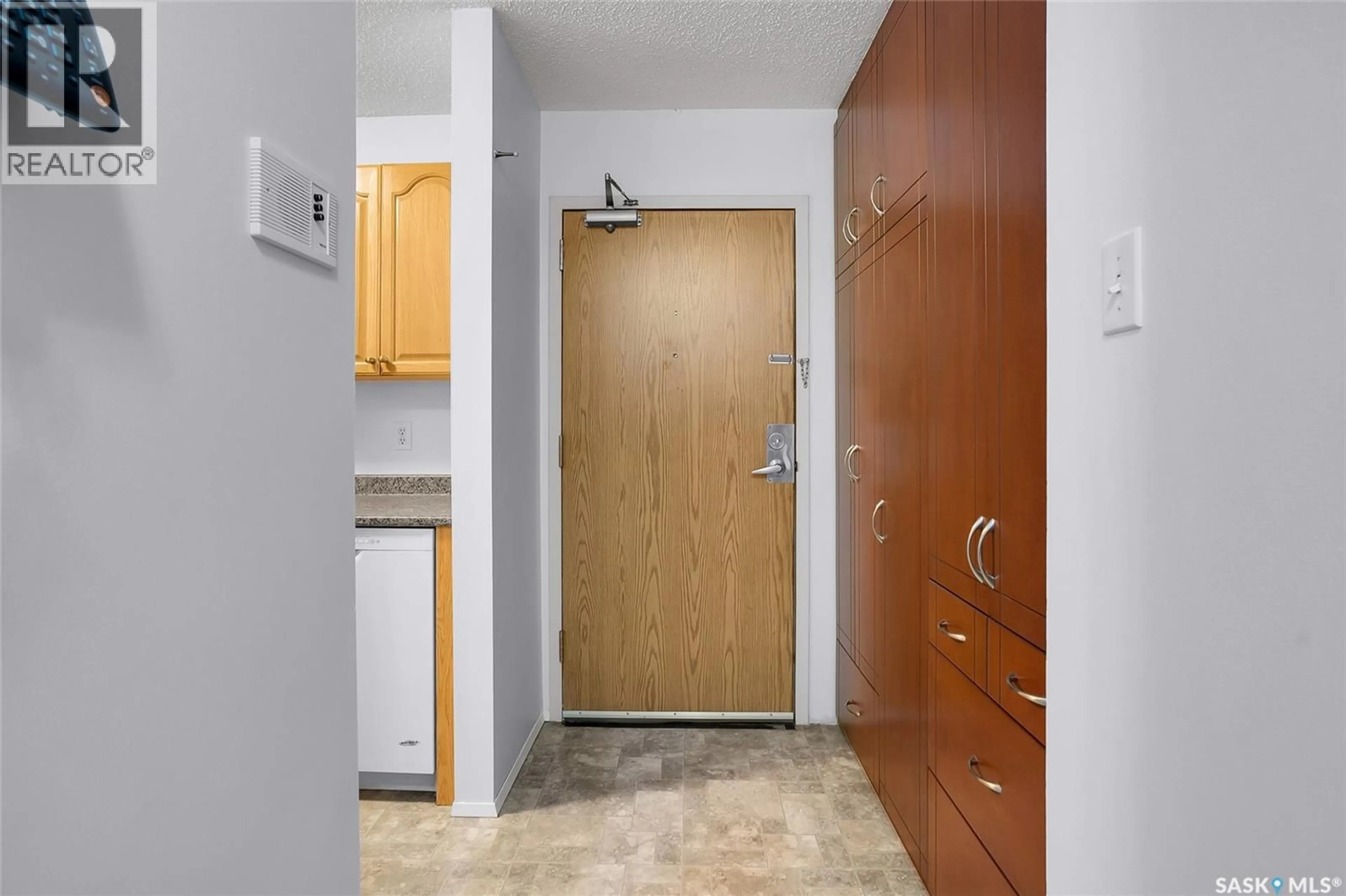 Indoor entryway for 118 3308 33RD STREET, Saskatoon Saskatchewan S7L6X6