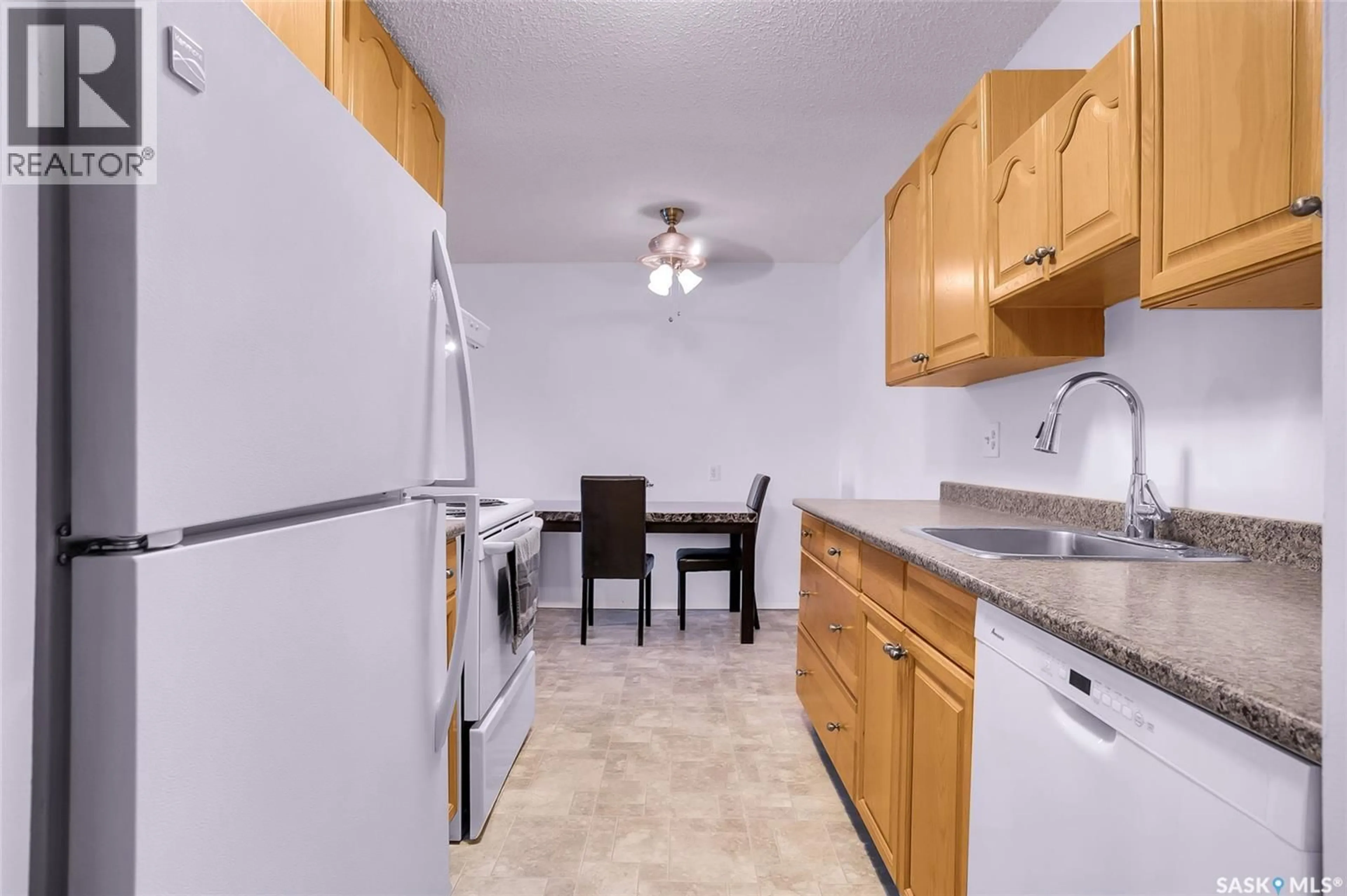 Standard kitchen, unknown for 118 3308 33RD STREET, Saskatoon Saskatchewan S7L6X6