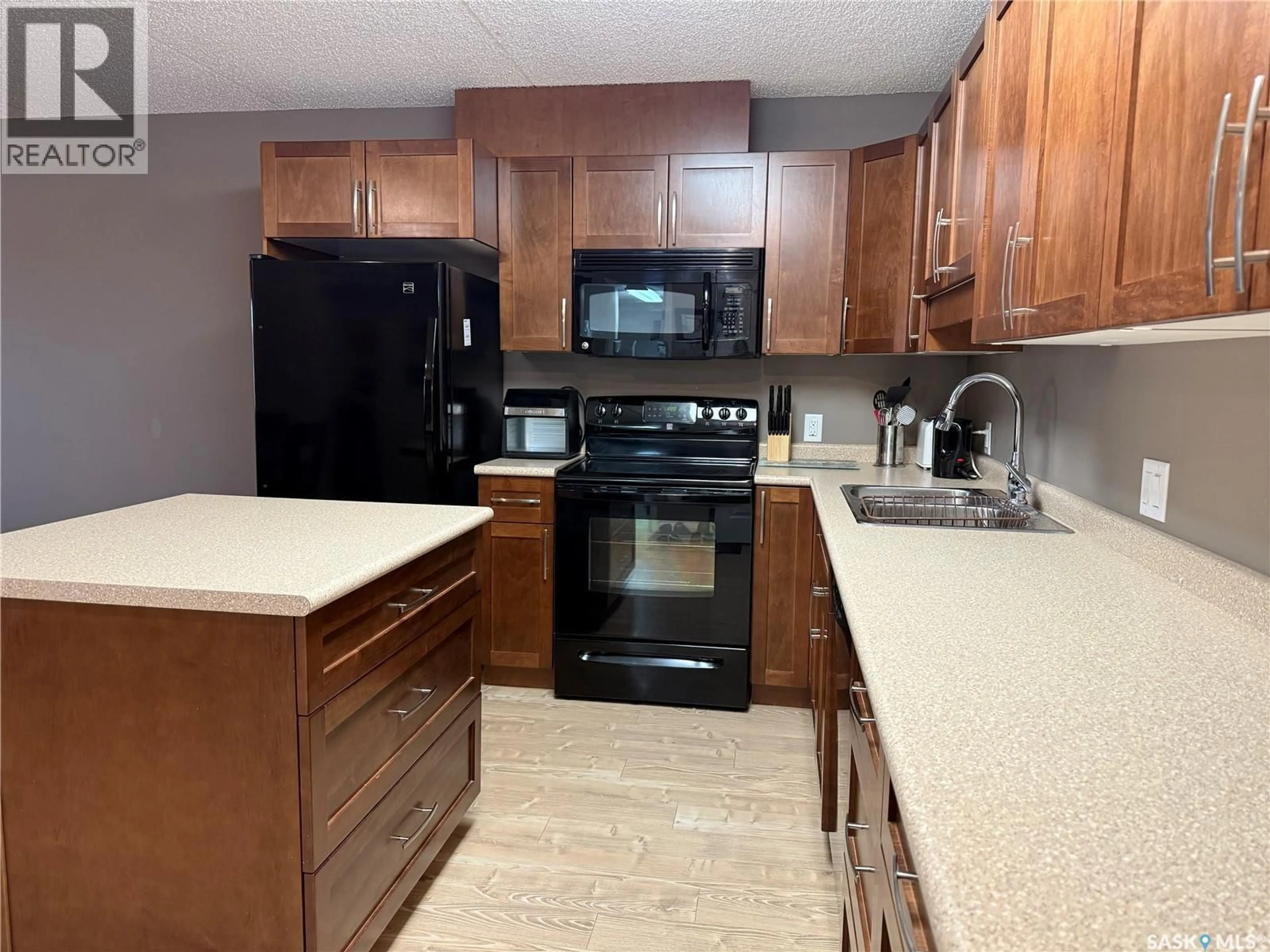 Standard kitchen, unknown for 306 - 505 BANNERMAN STREET, Weyburn Saskatchewan S4H1V5