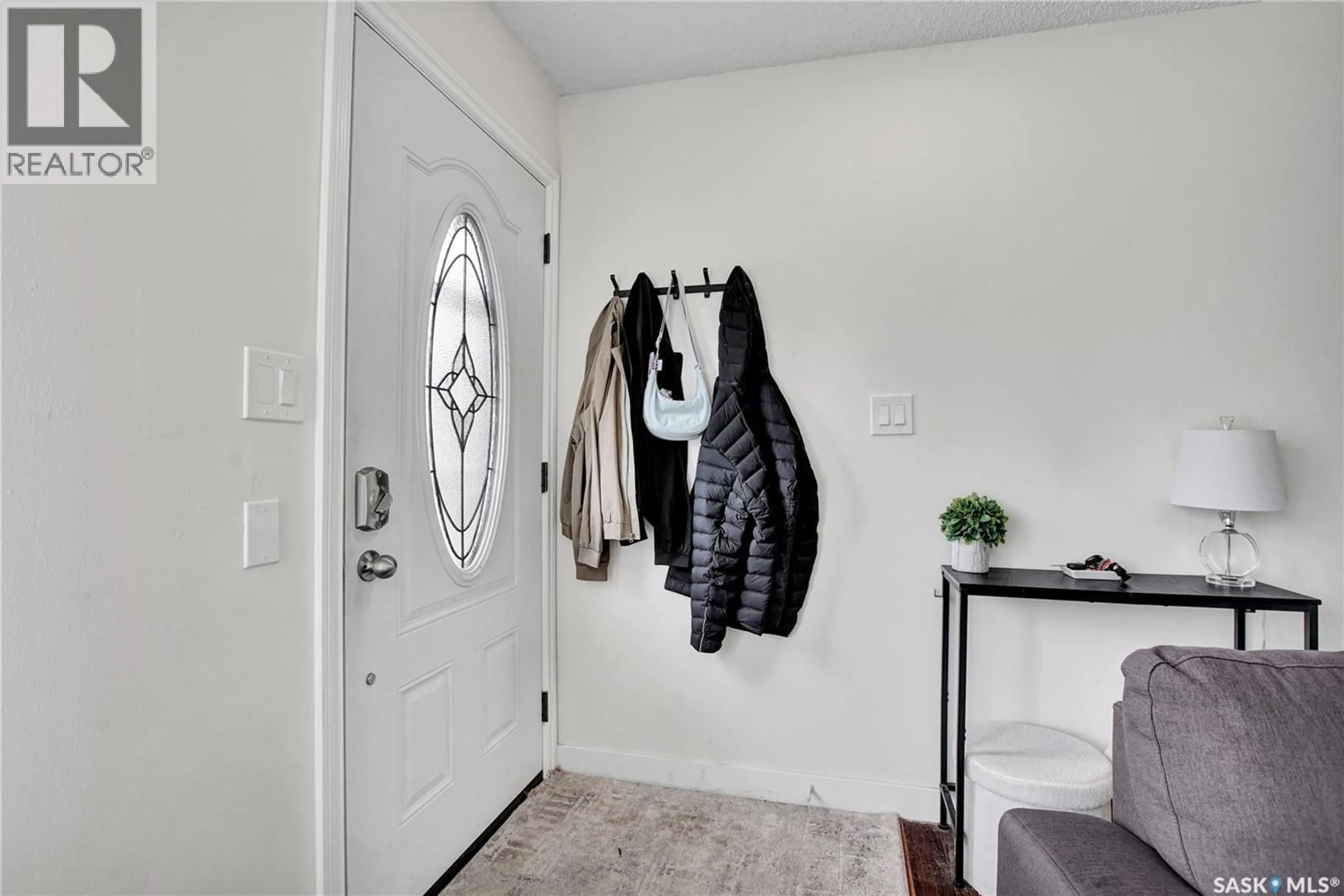 Indoor entryway for 2616 CLARENCE AVENUE, Saskatoon Saskatchewan S7J1M6