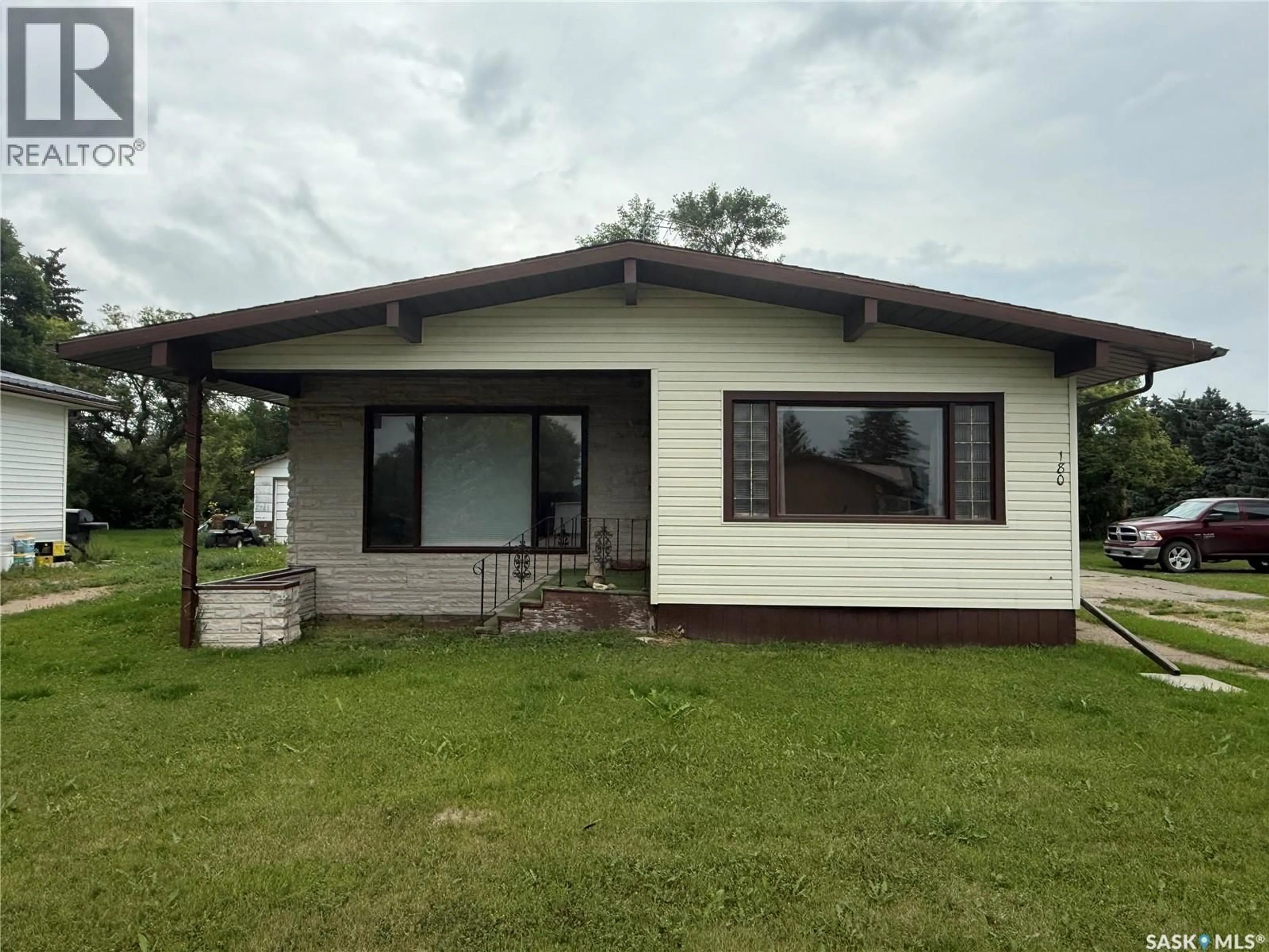 Home with vinyl exterior material, building for 194 - 180 MAIN STREET, Creelman Saskatchewan S0G0X0