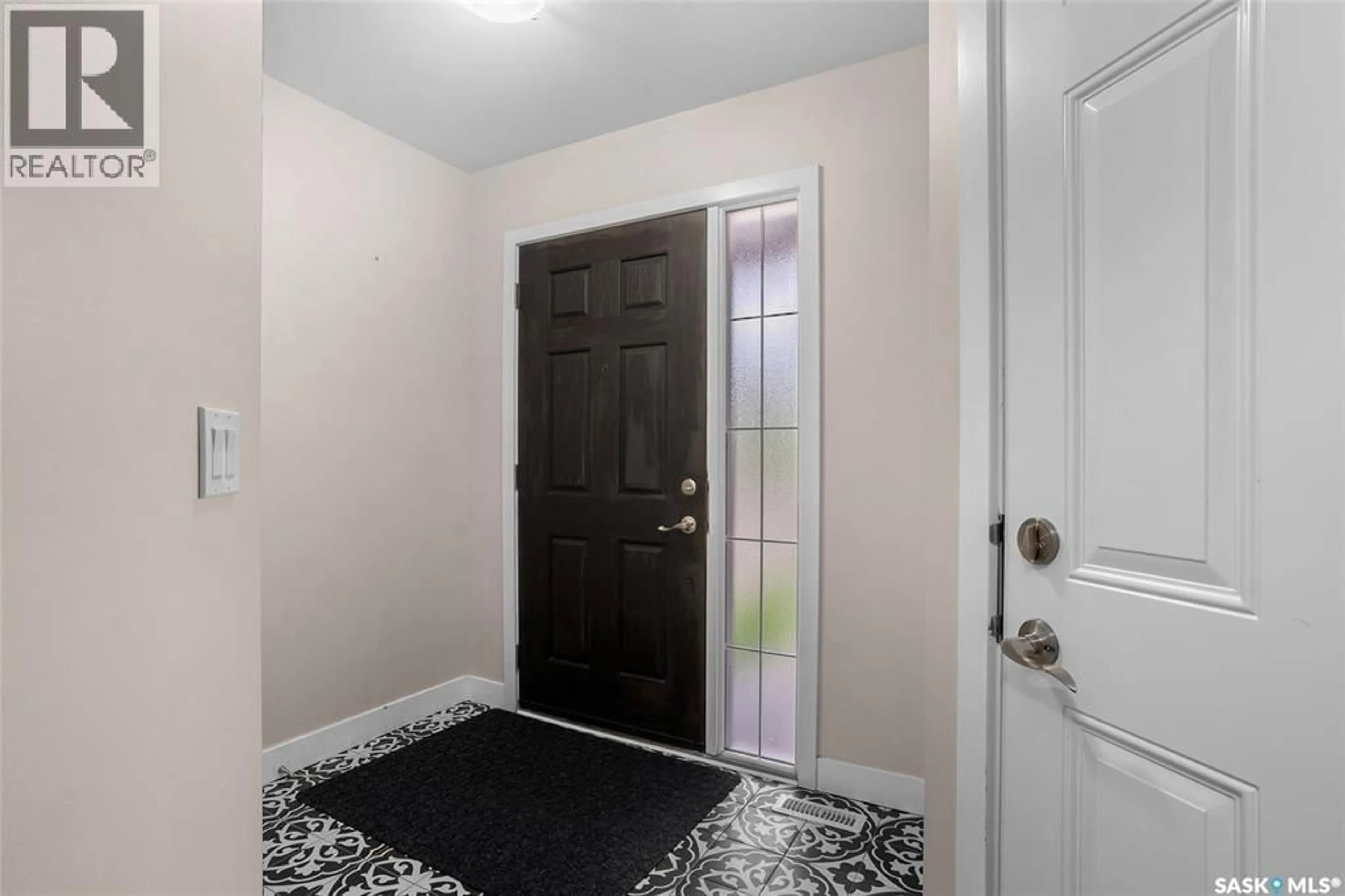 Indoor entryway for 410 - 403 HUNTER ROAD, Saskatoon Saskatchewan S7T0L5