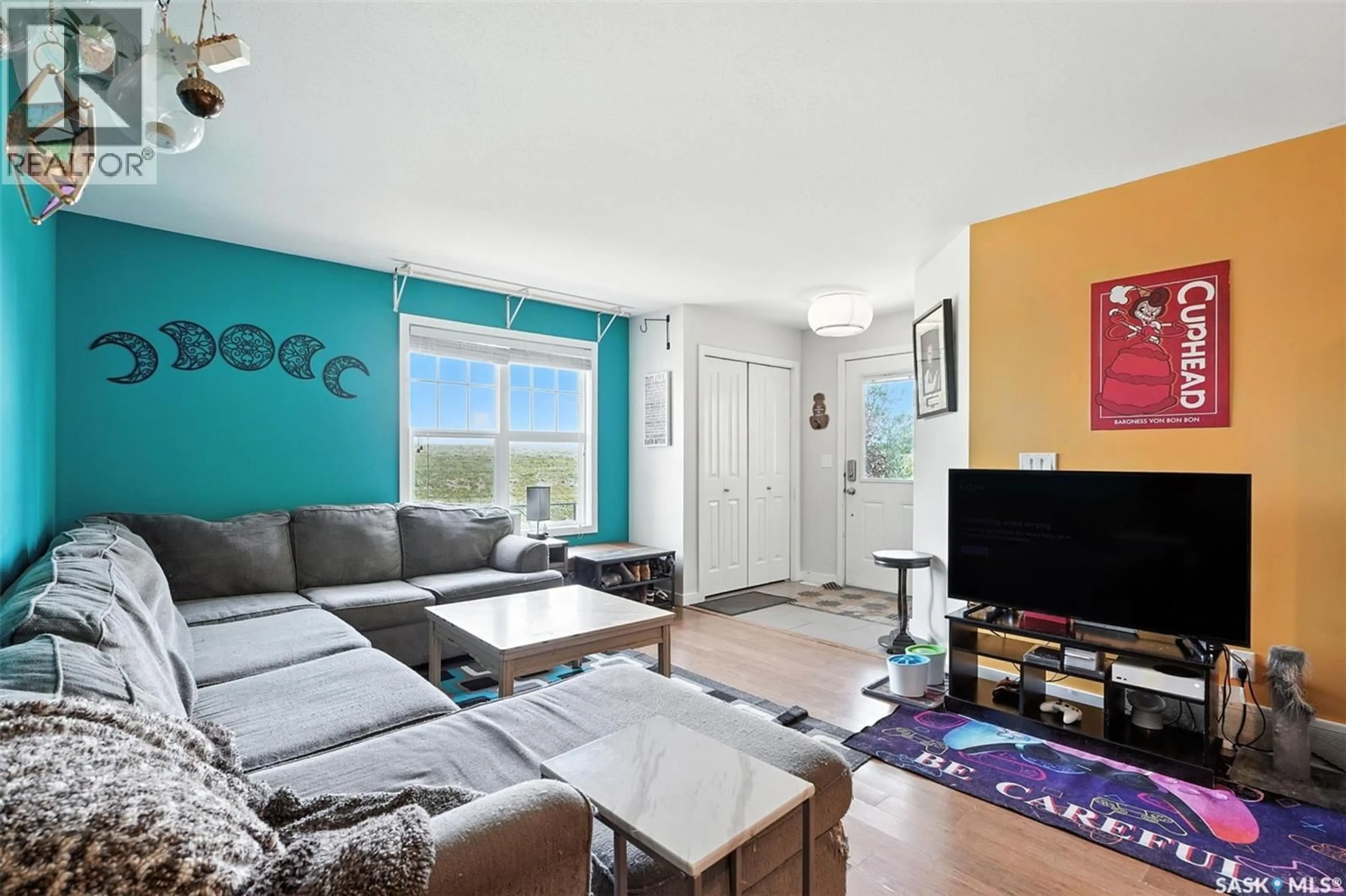 Living room with furniture, unknown for 1015 - 2301 PATRICK CRESCENT, Saskatoon Saskatchewan S7W0M1