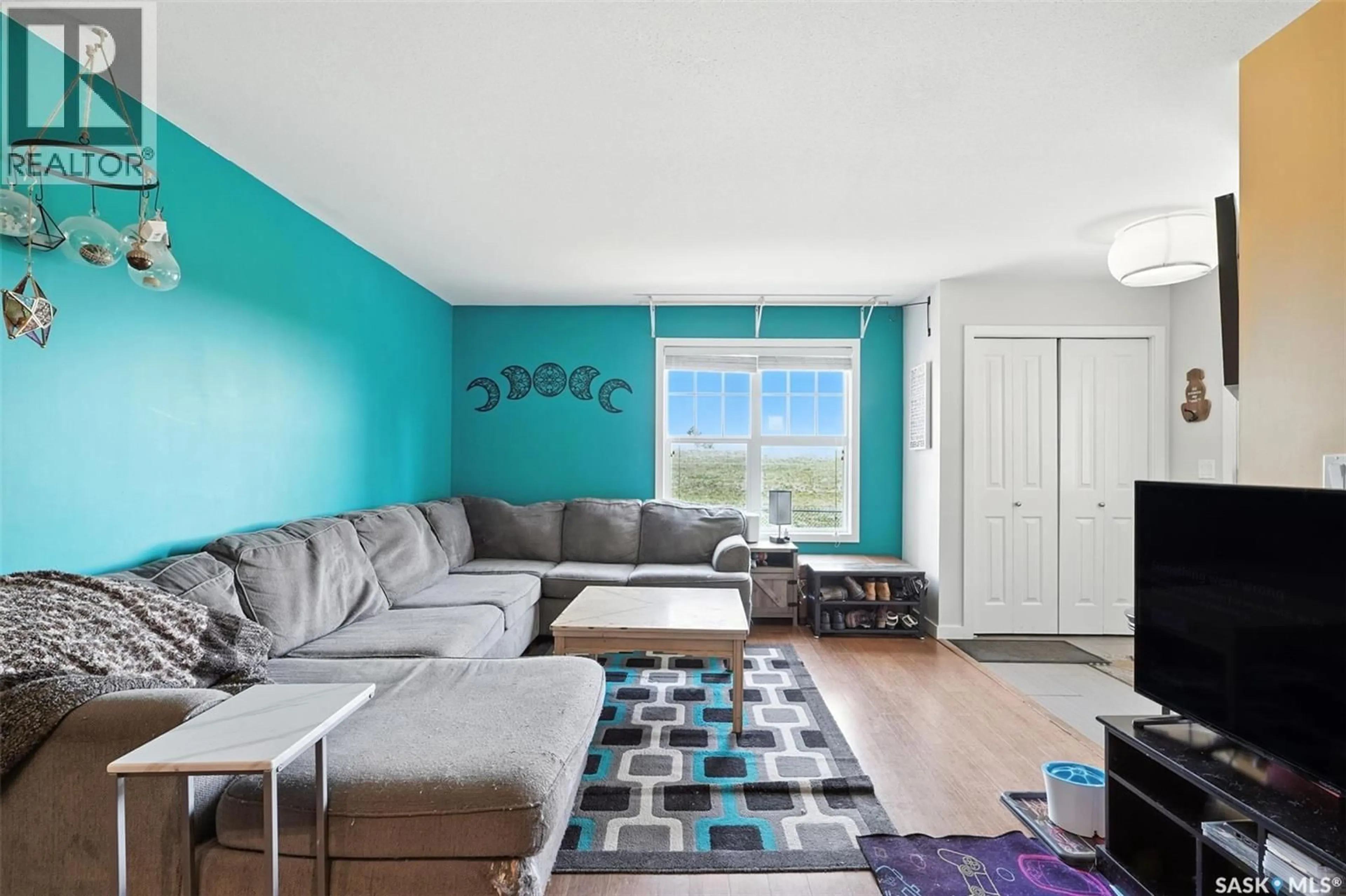 Living room with furniture, unknown for 1015 - 2301 PATRICK CRESCENT, Saskatoon Saskatchewan S7W0M1
