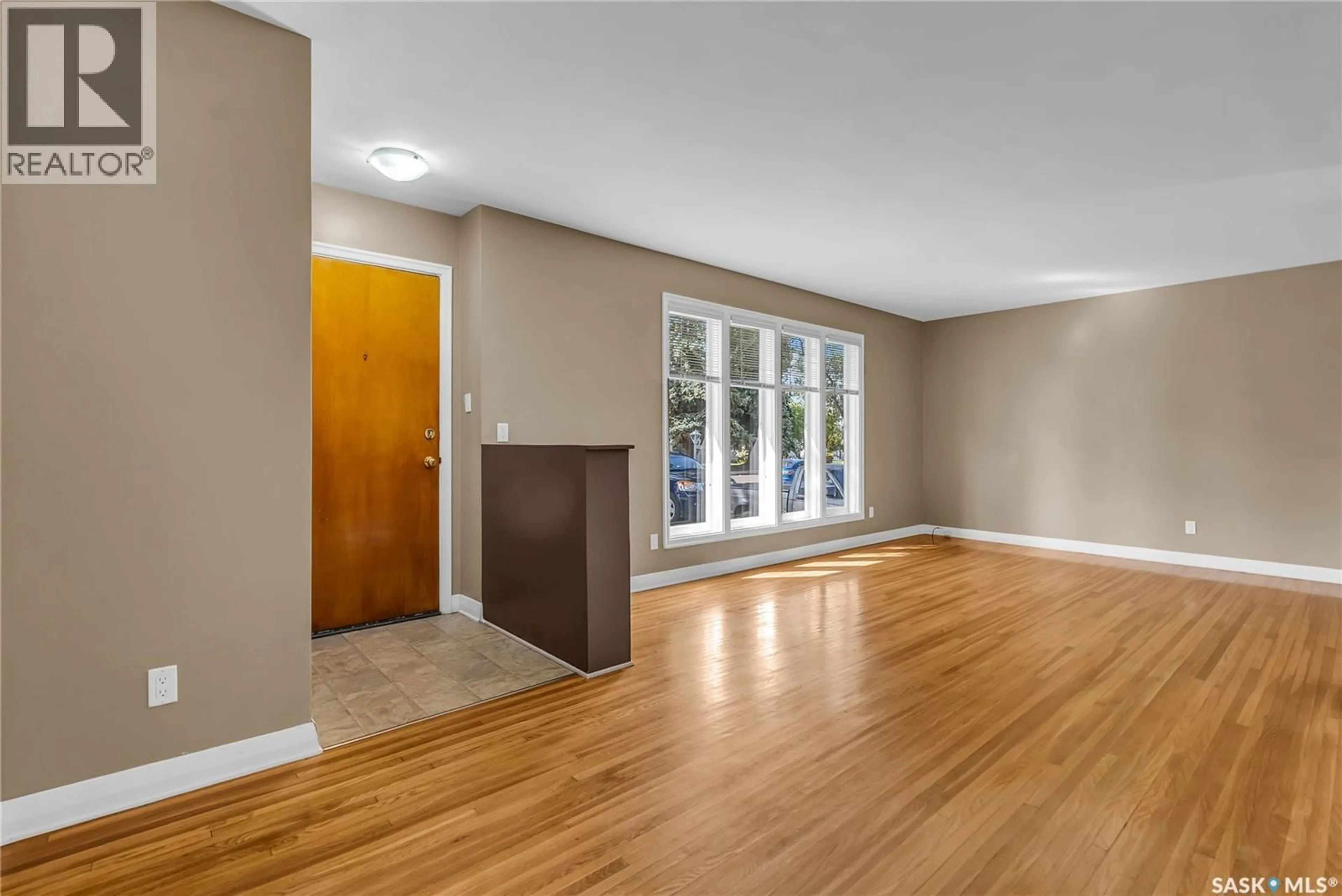 Indoor entryway for 1117 3RD STREET, Saskatoon Saskatchewan S7H1N1