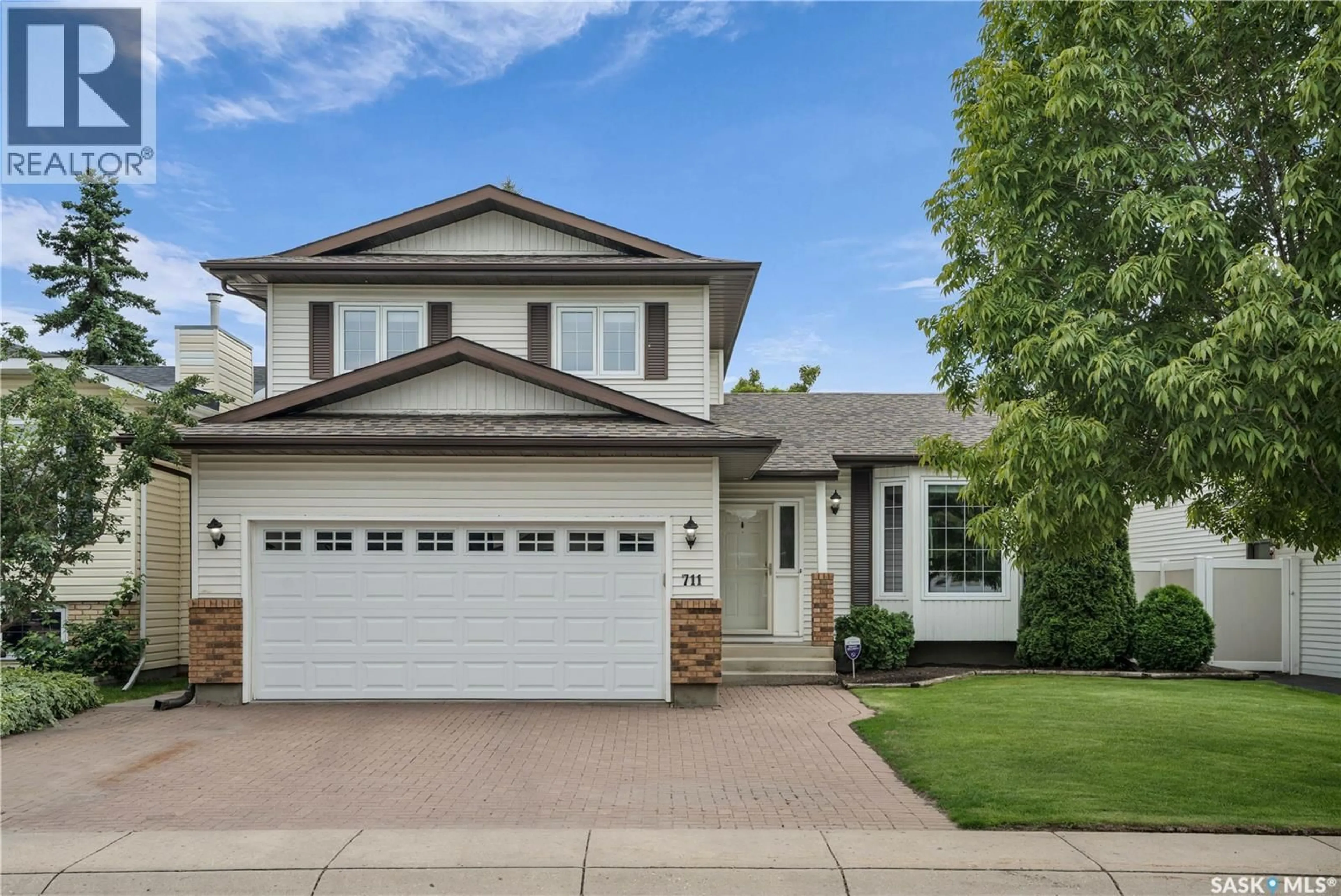 Home with vinyl exterior material, street for 711 SWAN CRESCENT, Saskatoon Saskatchewan S7J5C3
