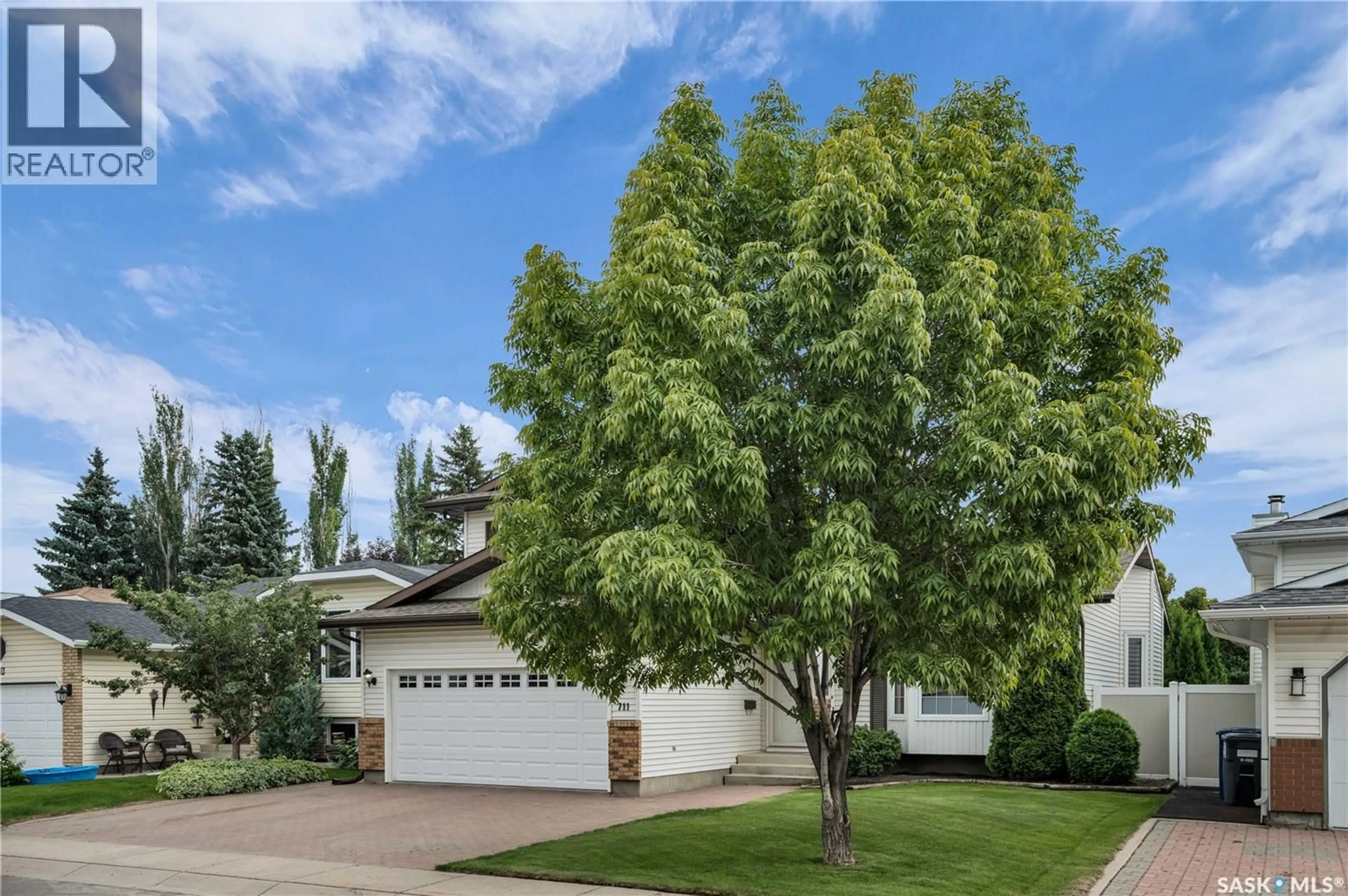 Home with vinyl exterior material, street for 711 SWAN CRESCENT, Saskatoon Saskatchewan S7J5C3