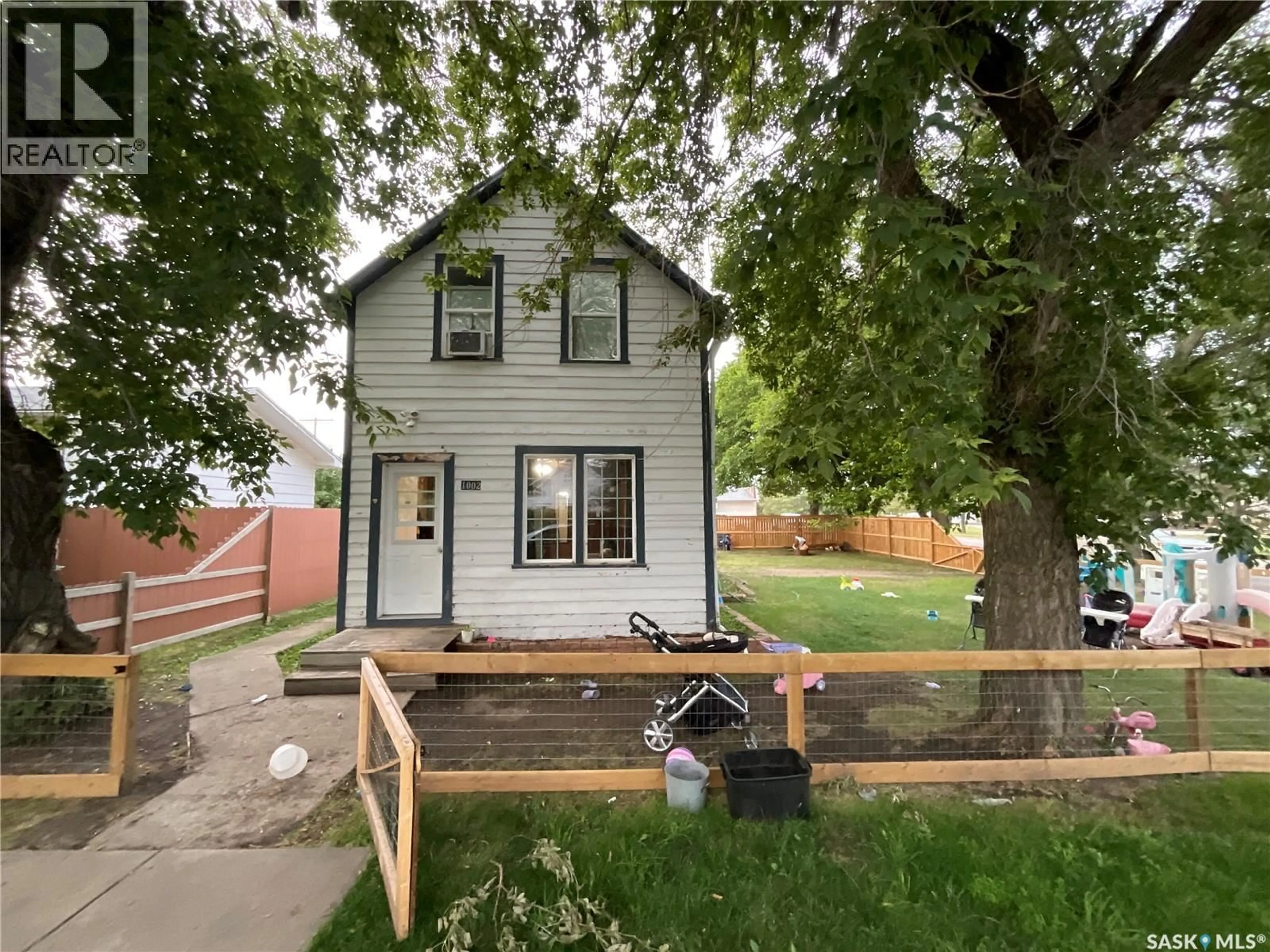 A pic from outside/outdoor area/front of a property/back of a property/a pic from drone, street for 1002 8TH STREET, Rosthern Saskatchewan S0K3R0