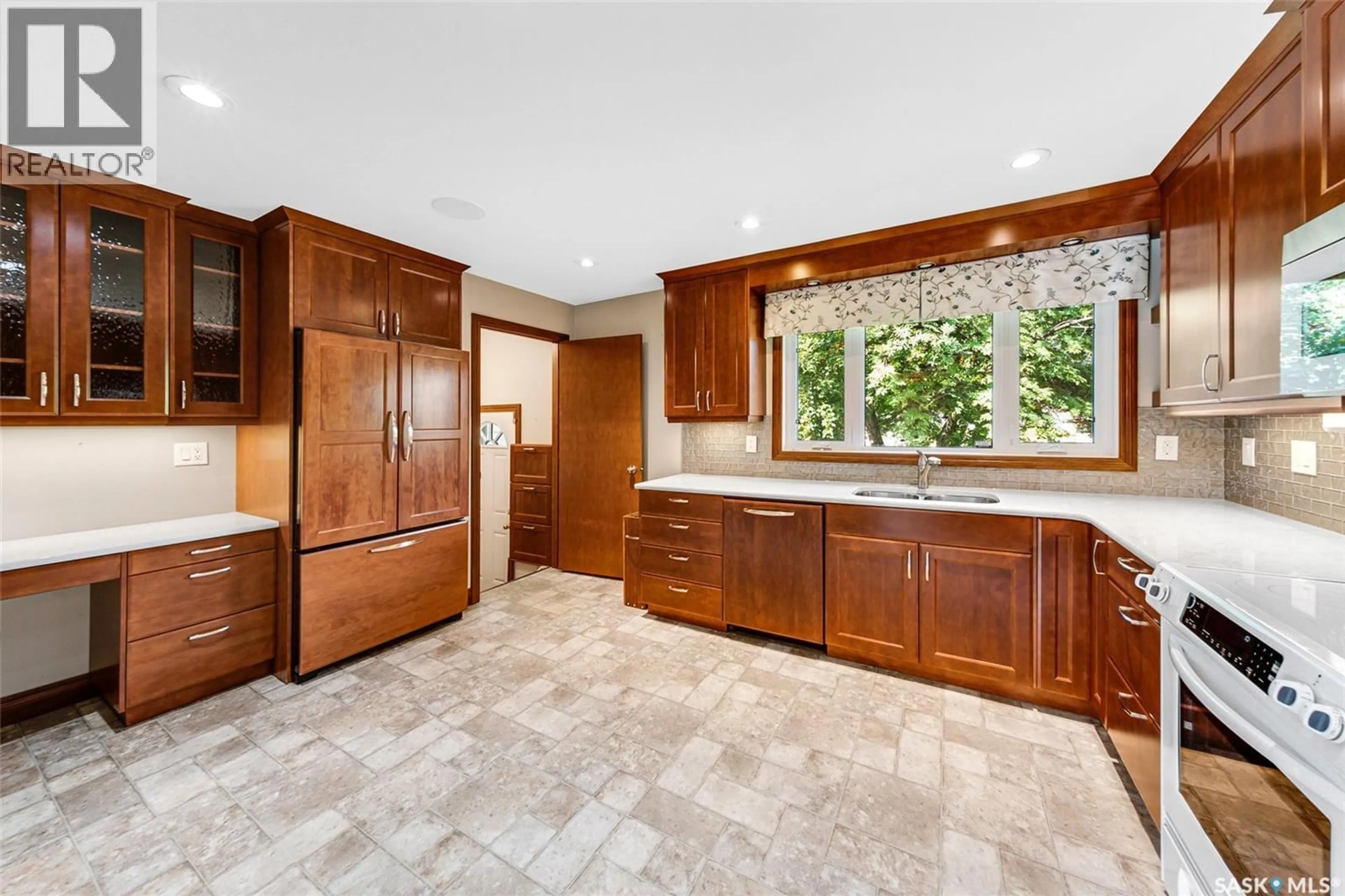 Open concept kitchen, ceramic/tile floor for 59 GROSVENOR CRESCENT, Saskatoon Saskatchewan S7J2S1