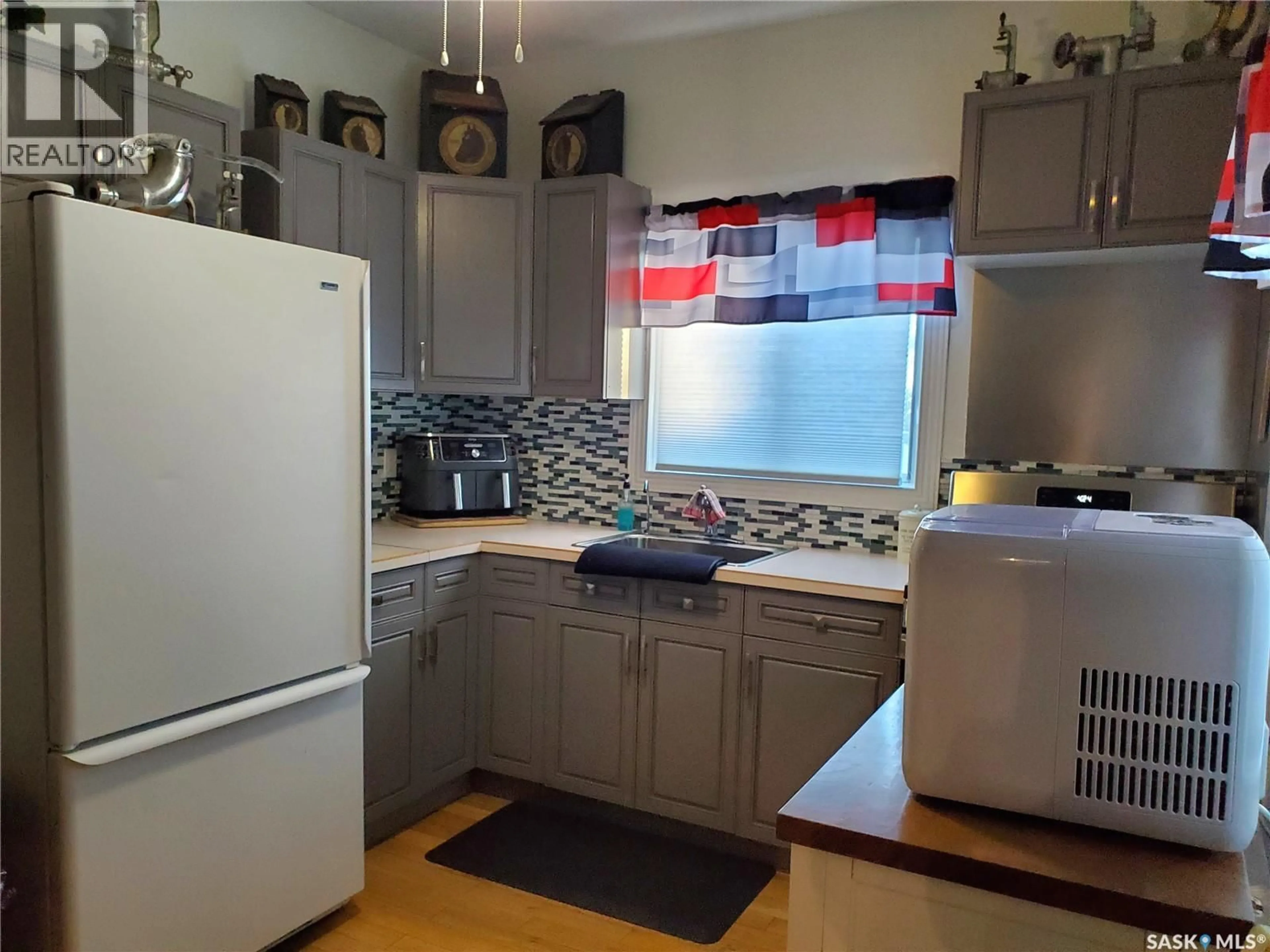 Standard kitchen, unknown for 344 CENTRE STREET, Ponteix Saskatchewan S0N1Z0