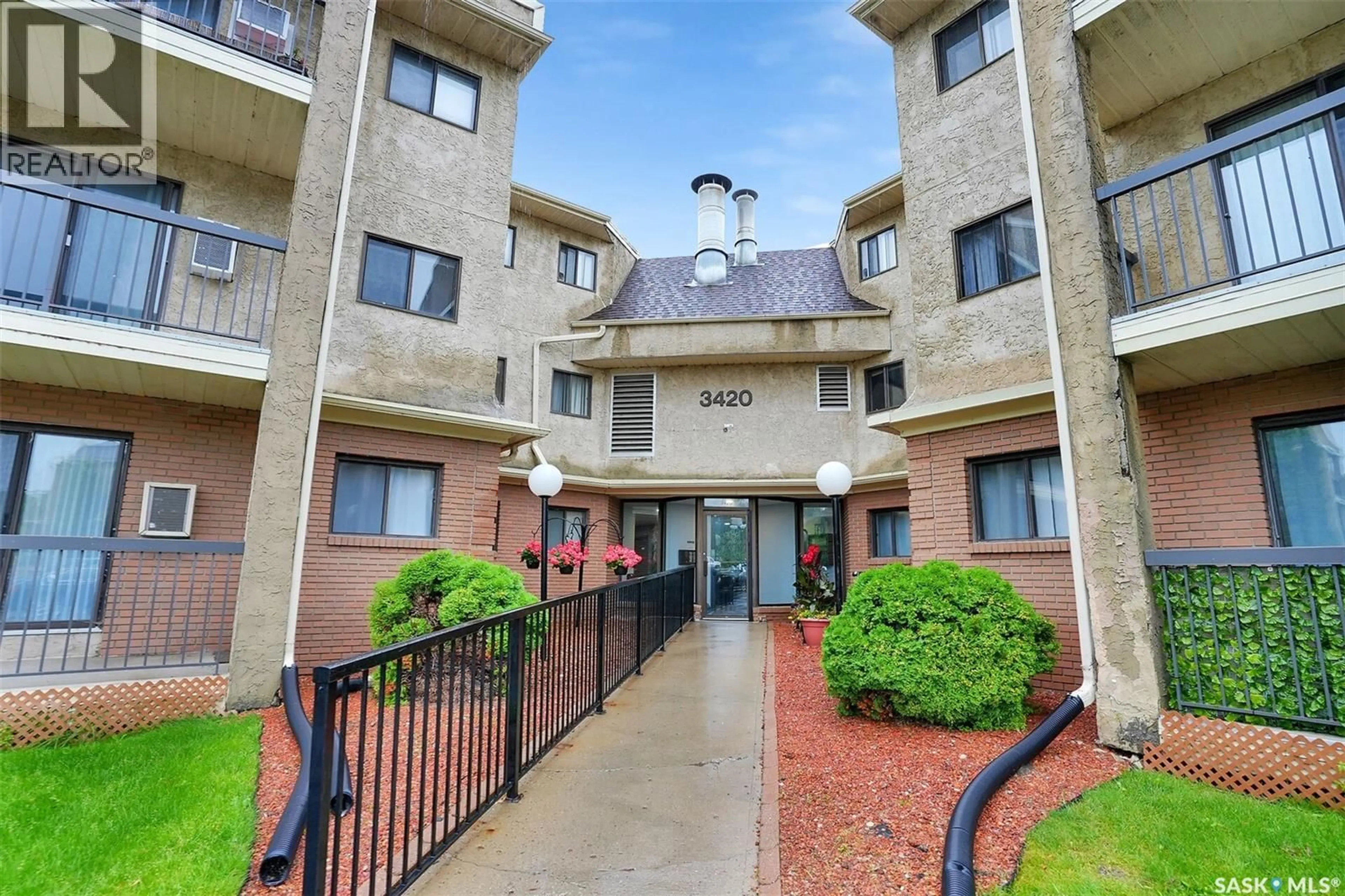 Indoor foyer for 108 3420 PARK STREET, Regina Saskatchewan S4V2M9