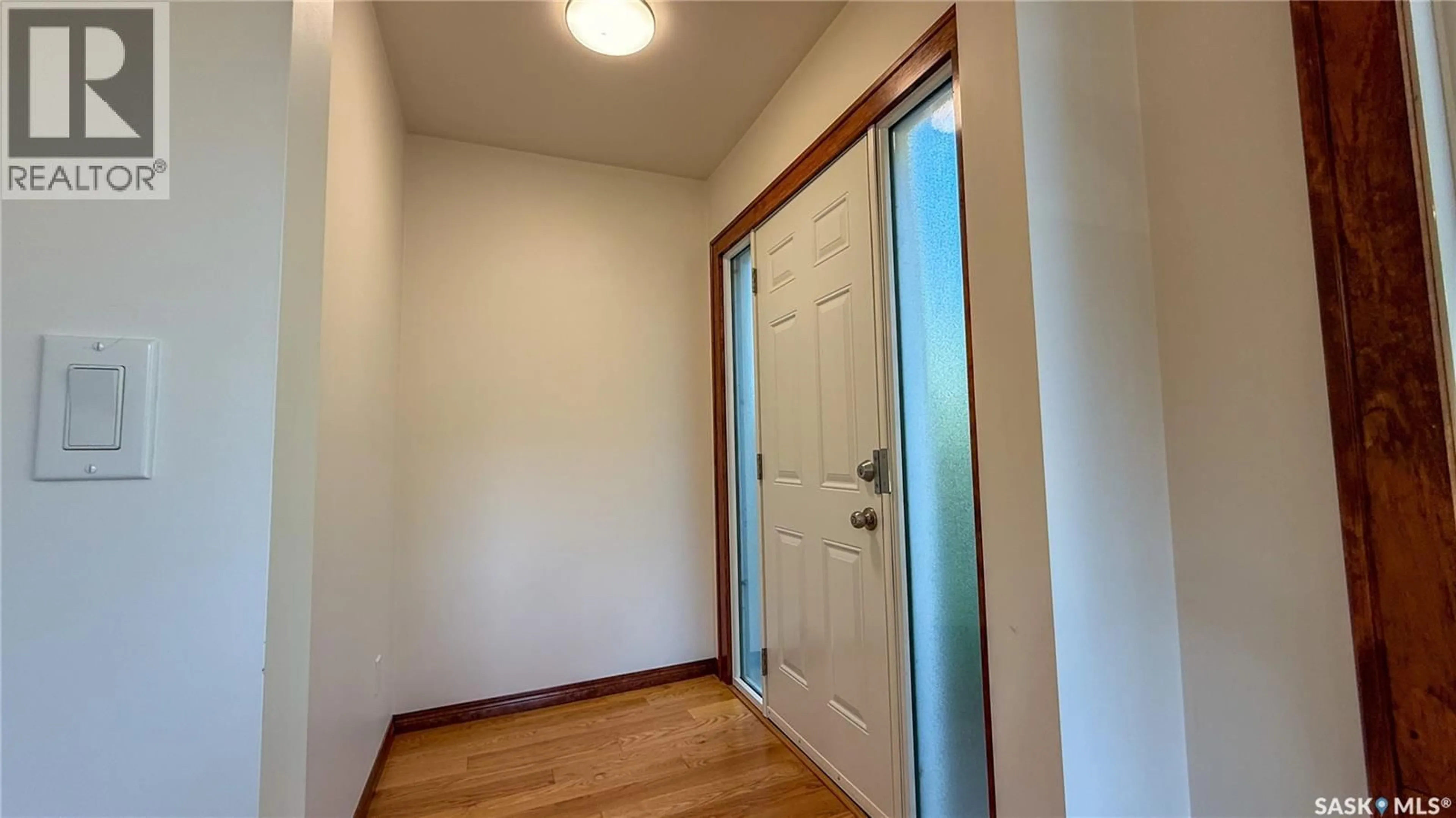 Indoor entryway for 1378 MCTAVISH STREET, Regina Saskatchewan S4T3V9