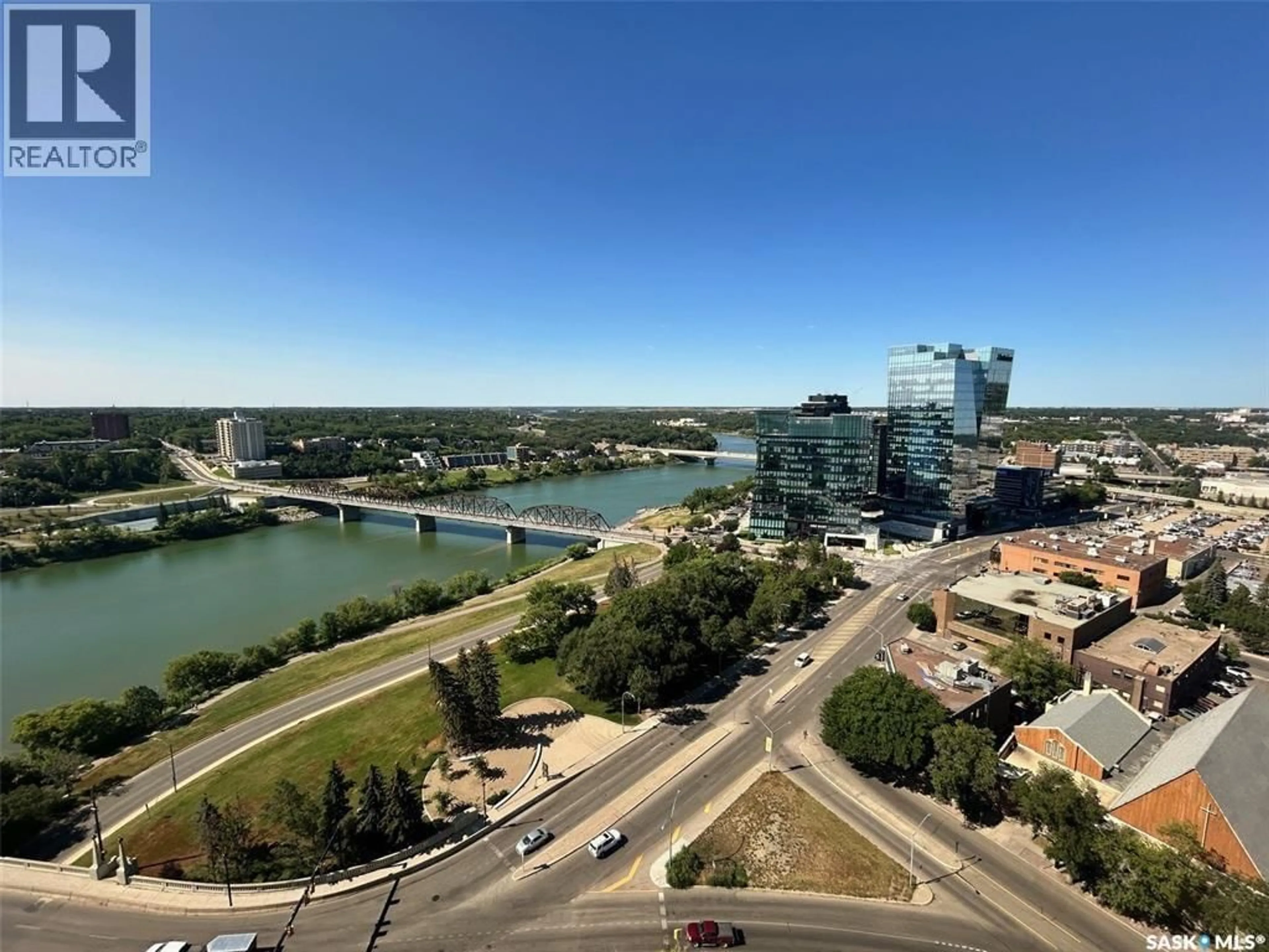 A pic from outside/outdoor area/front of a property/back of a property/a pic from drone, water/lake/river/ocean view for 2460 SPADINA CRESCENT, Saskatoon Saskatchewan S7K6X7