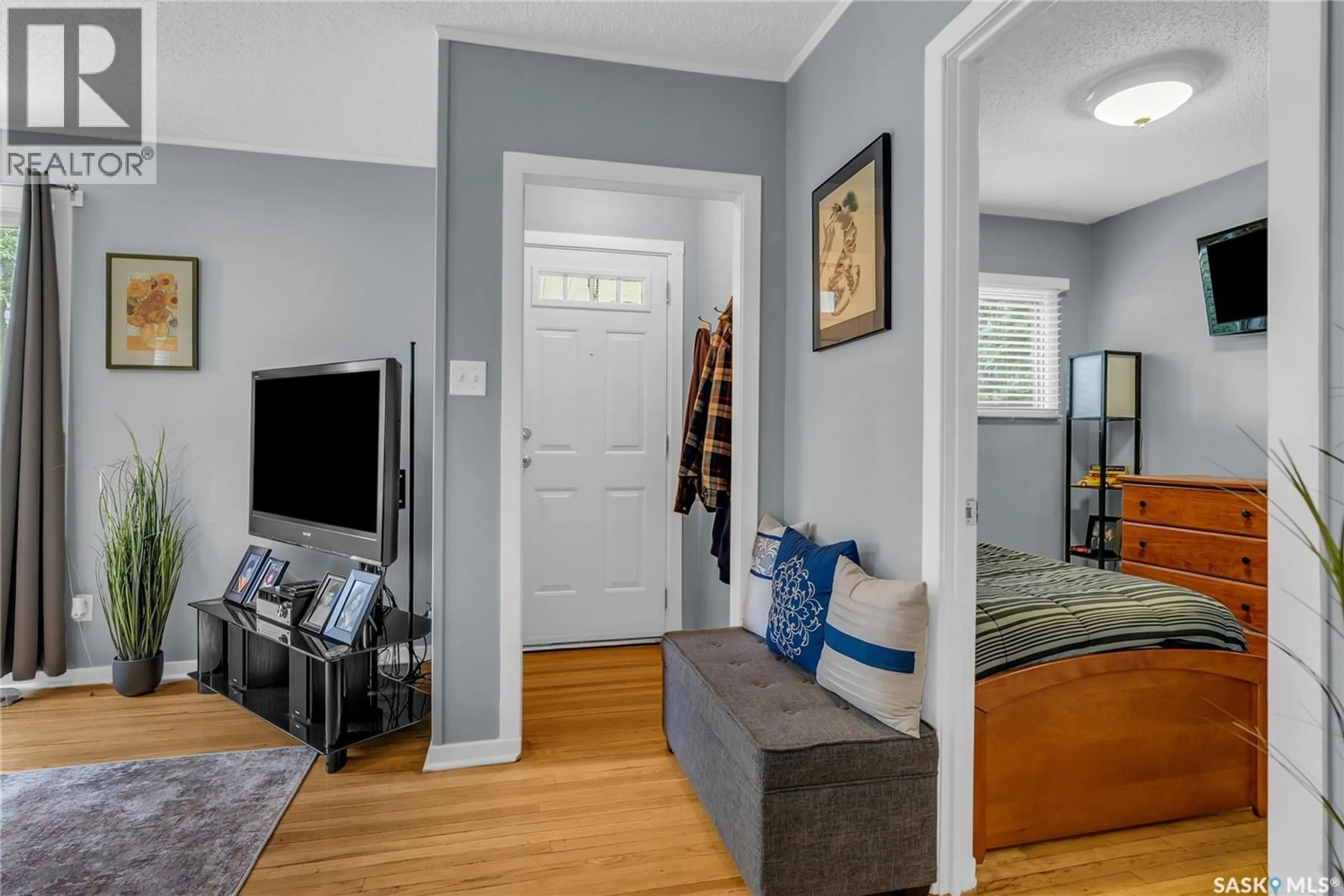 Indoor entryway for 425 1ST STREET, Saskatoon Saskatchewan S7H1S3