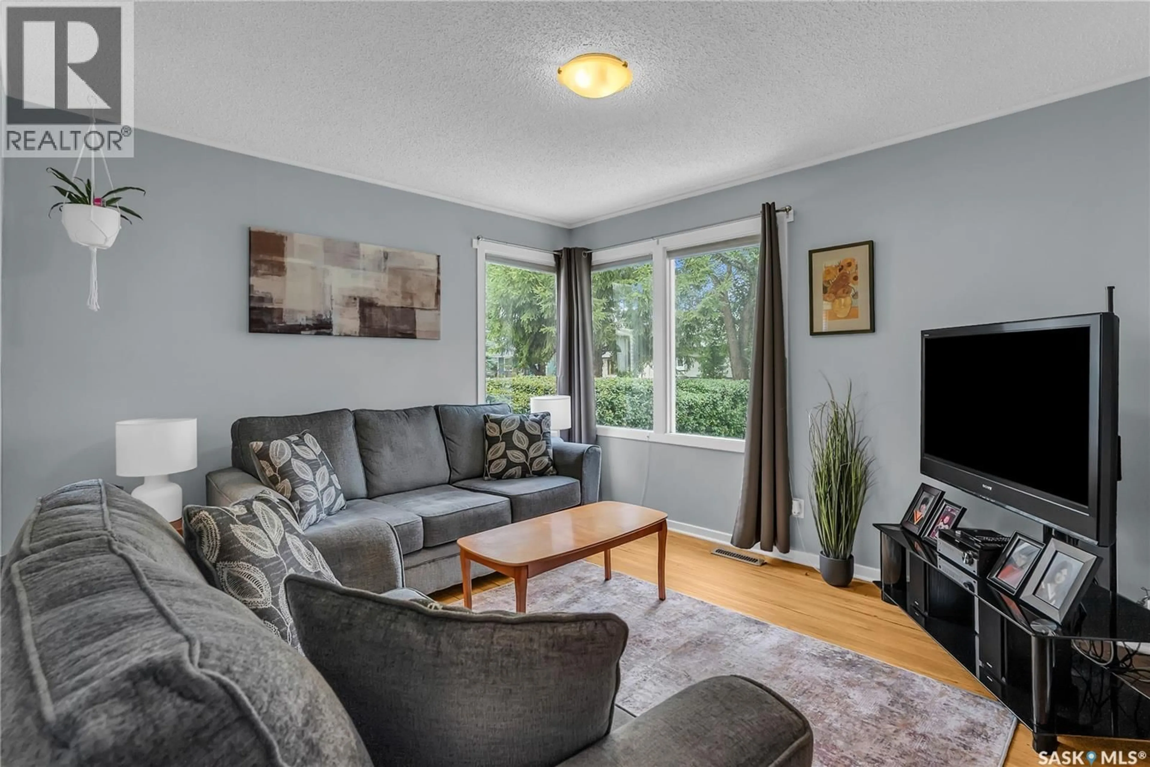 Living room with furniture, unknown for 425 1ST STREET, Saskatoon Saskatchewan S7H1S3