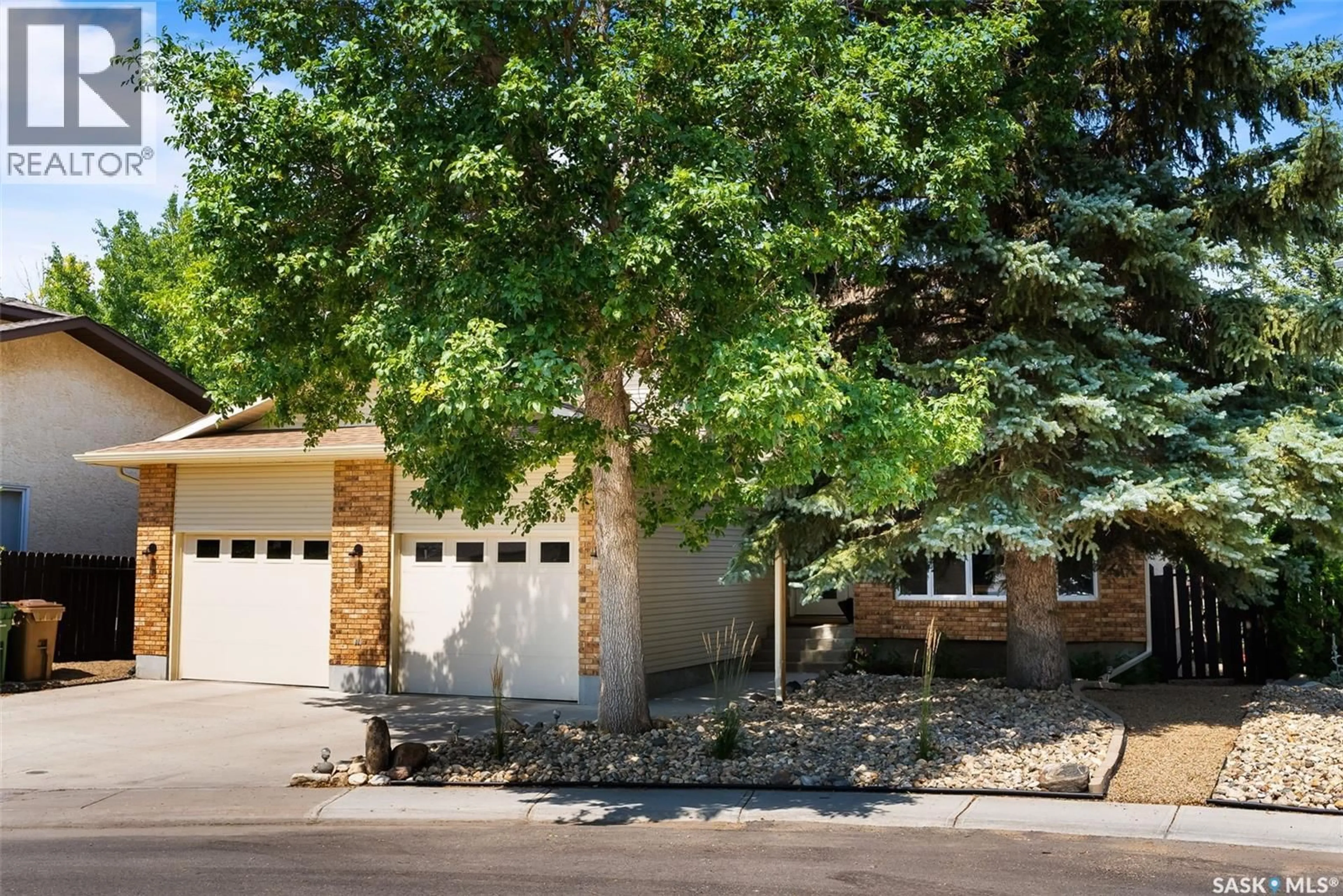 Home with vinyl exterior material, street for 3646 MOFFAT BAY, Regina Saskatchewan S4V2B5