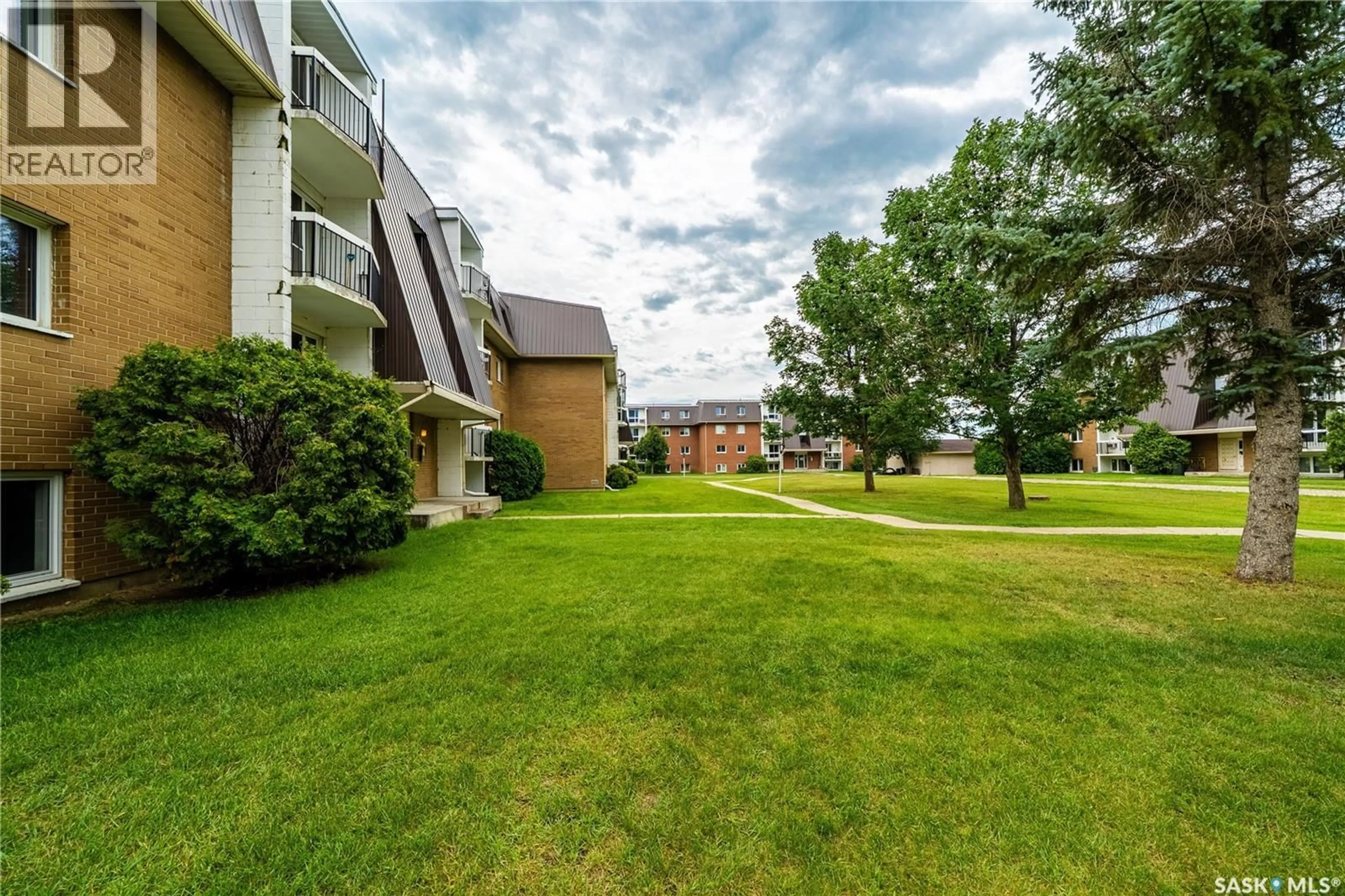Patio, unknown for 35 - 11 CENTENNIAL STREET, Regina Saskatchewan S4S6P8