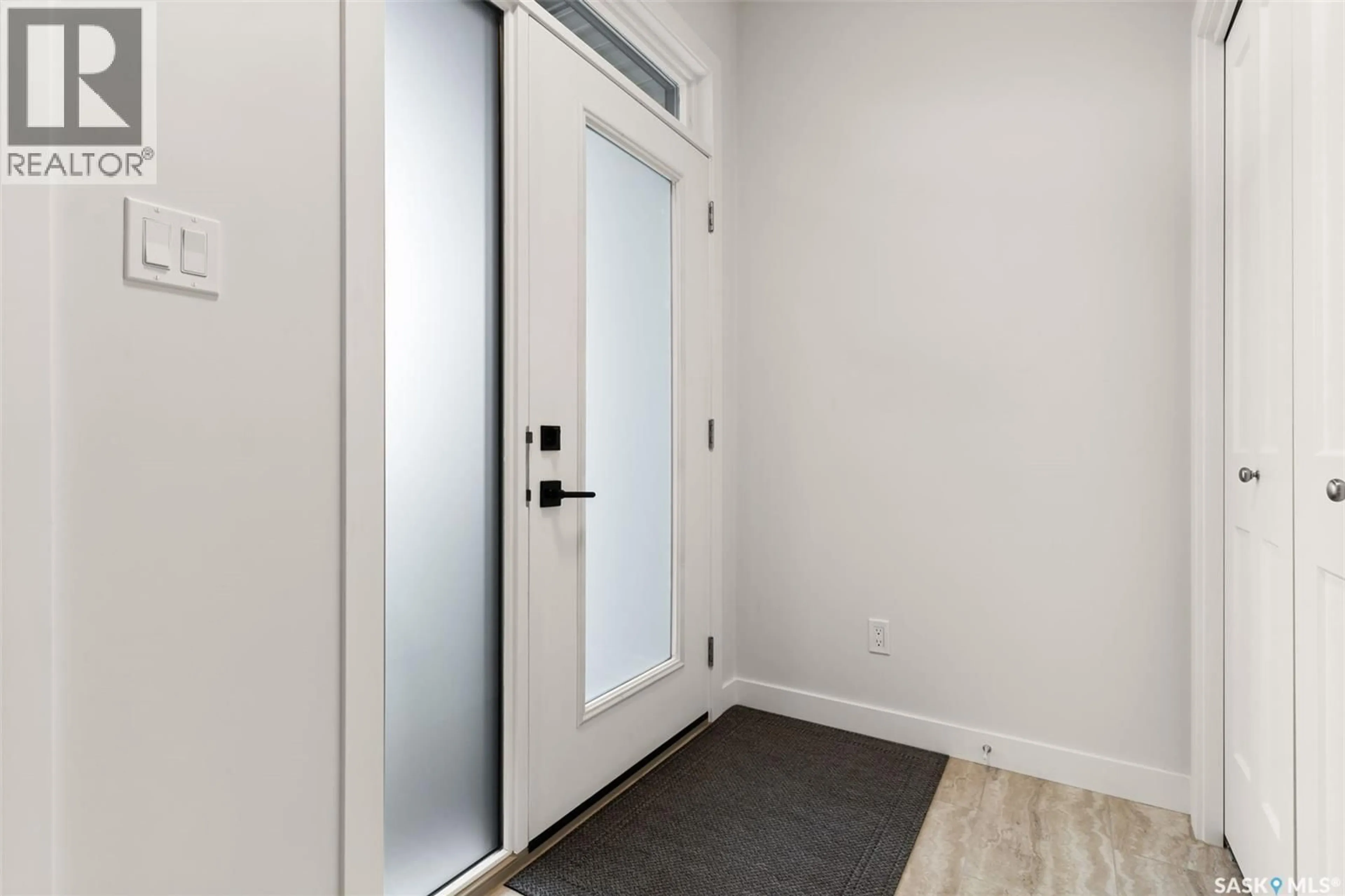 Indoor entryway for 128 - 3960 GREEN FALLS DRIVE, Regina Saskatchewan S4V3T5